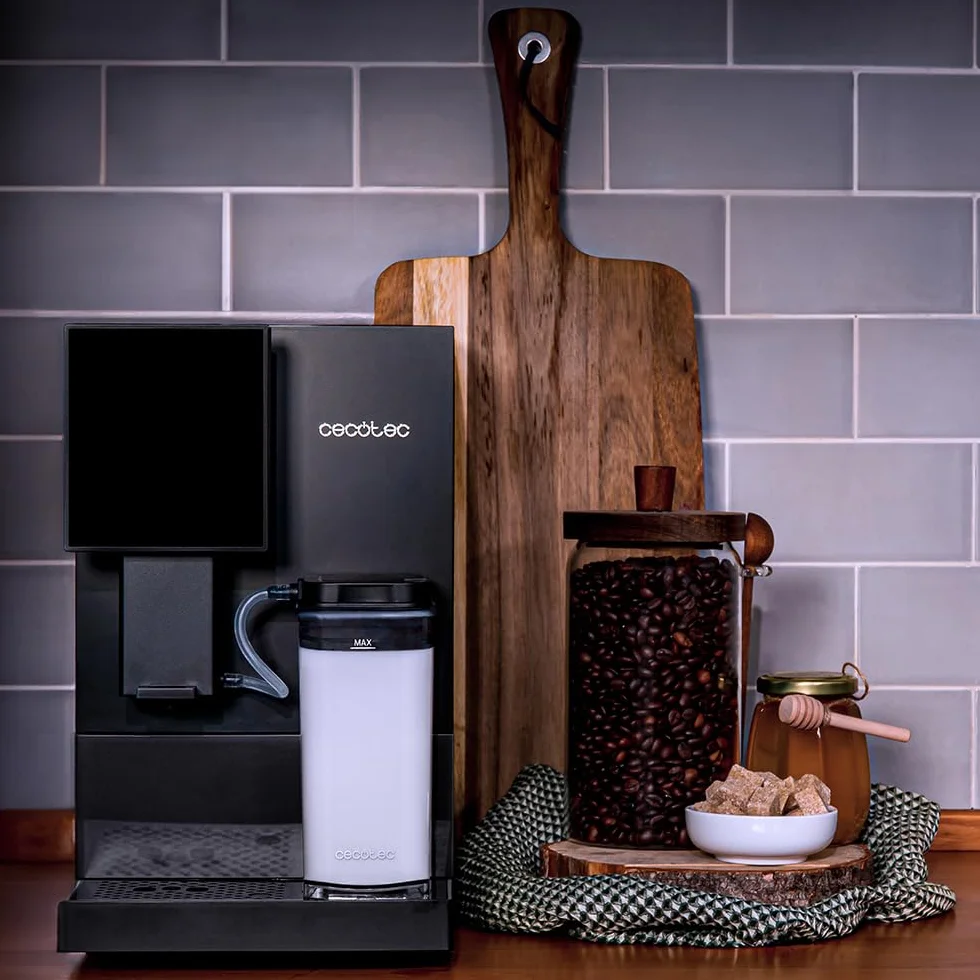 Cecotec Ręczny ekspres do kawy i Cappuccino Cremmaet Compactccino Connected. 30 odmian, zbiornik na mleko 400 ml, zbiornik na wodę 1,1 l, ekran TFT, Wi-Fi, pompa 19 bar, termoblok
