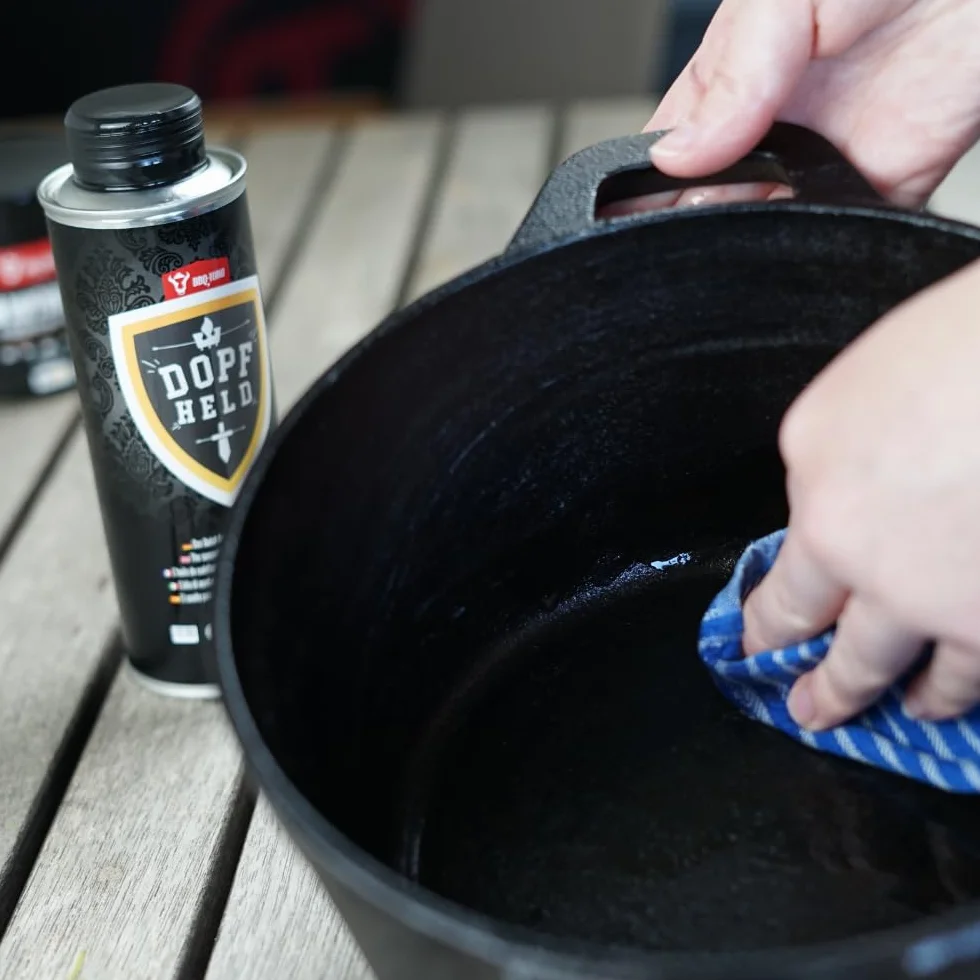 BBQ-Toro DOPFHELD Dutch Oven olejek do pieczenia i pielęgnacji | 2 x 250 ml | olej do pielęgnacji żeliwnych akcesoriów do grilla | olej do pieca do rusztu grillowego, płyty grillowej, patelni Dutch