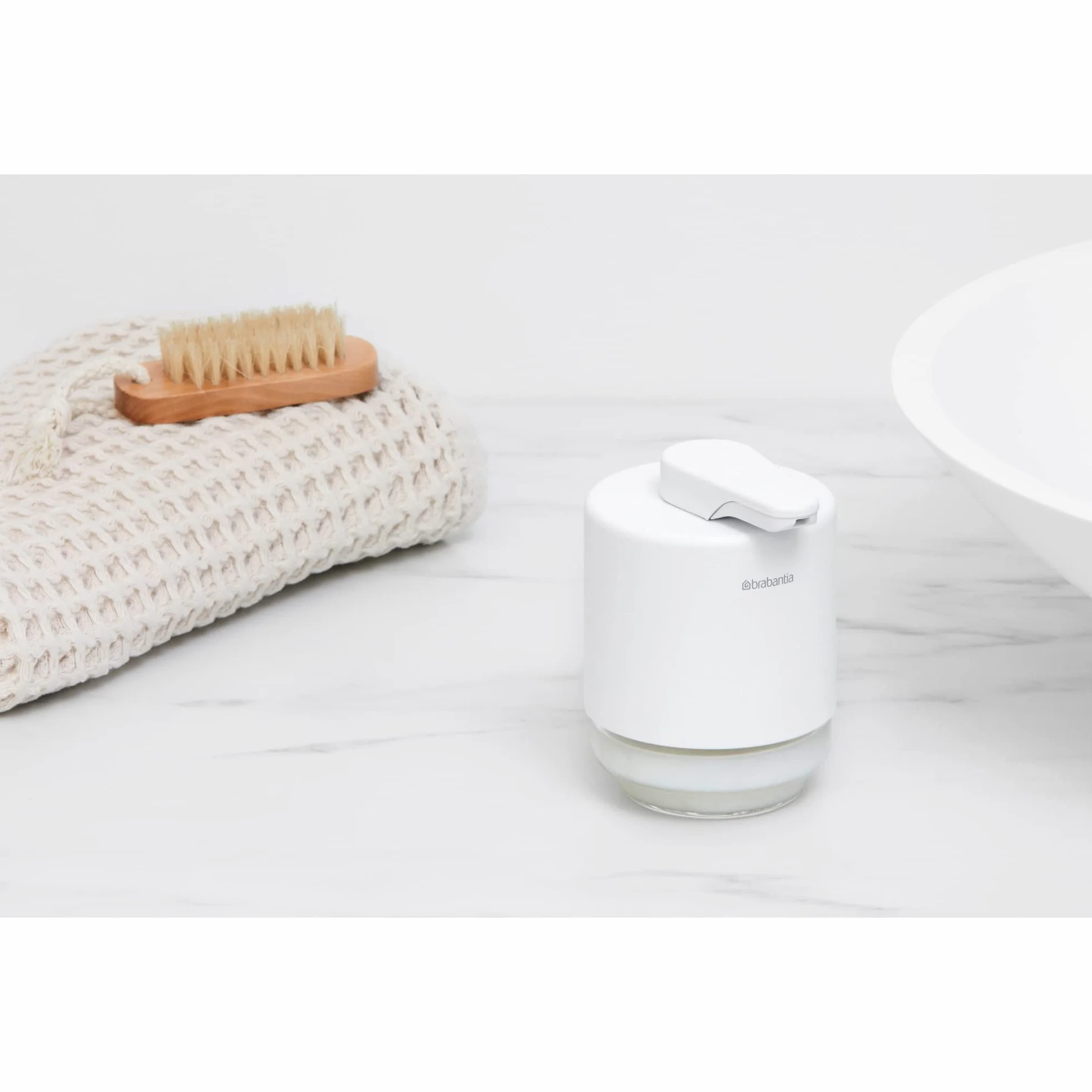 Brabantia - Mindset Dozownik Mydła - Niekapiący Mechanizm Pompki - Łatwy do Uzupełnienia - Wykonany z Odpornego na Korozję Metalu i Szkła - Stylowy Dodatek do Łazienki - Fresh White - 200 ml