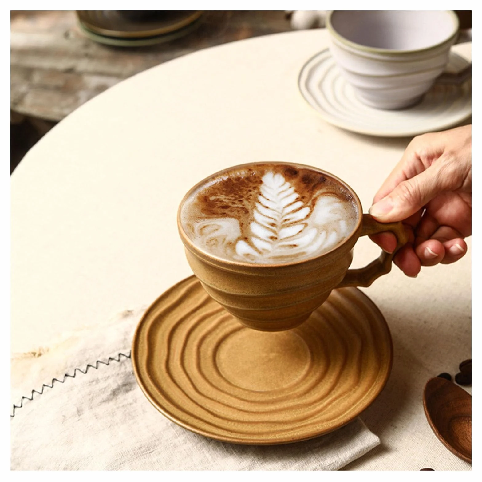 Ceramiczny zestaw filiżanek do kawy, kreatywny kubek 300 ml z talerzem, idealny do popołudniowej herbaty, śniadania i codziennego użytku, idealny do domu i biura