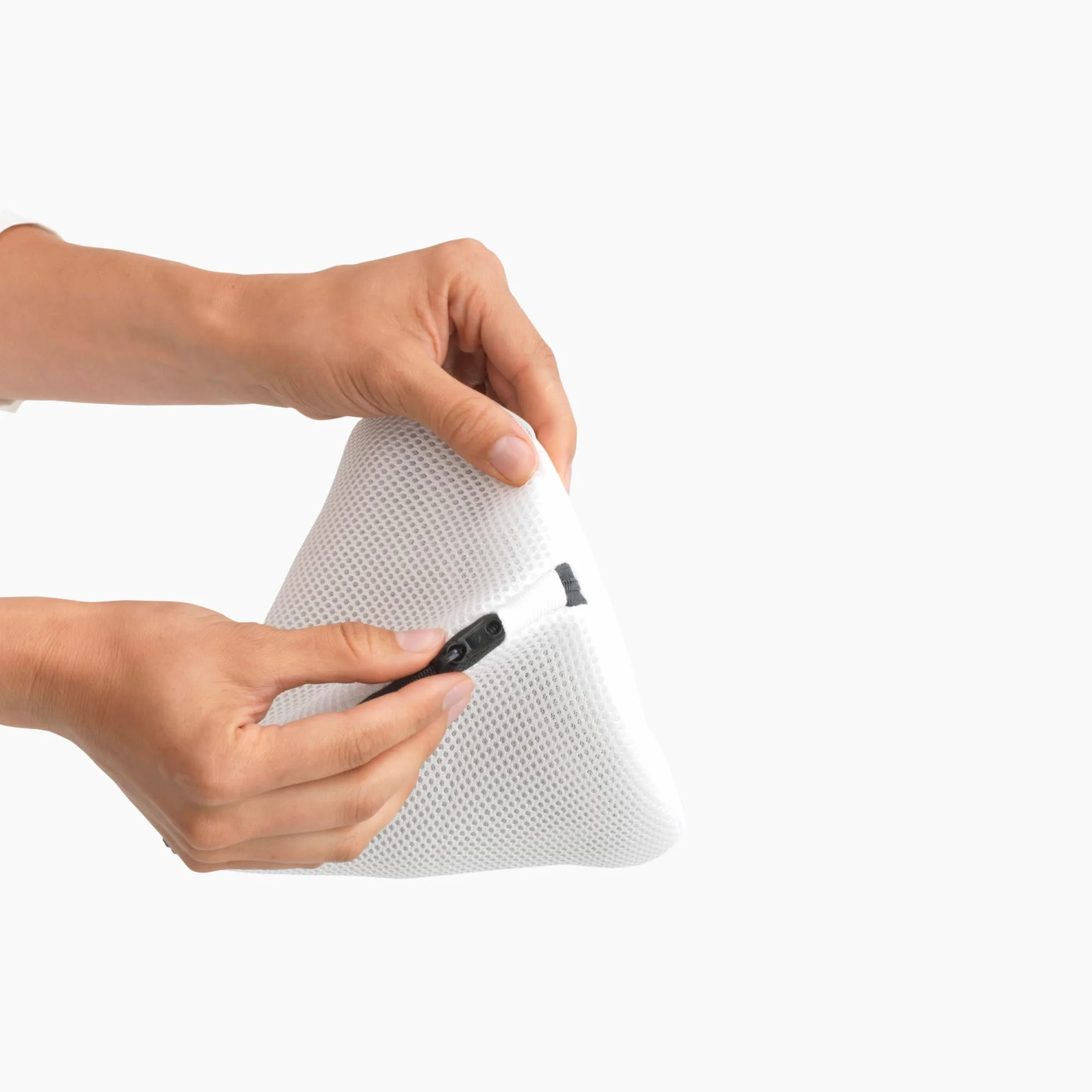 Brabantia - Woreczki do Prania Stanika - Ochronna Torba na Pranie - do Delikatnej Bielizny - Łatwe w Użyciu - Zamek Błyskawiczny - Specjalna Okładka z Taśmy - White - 15.5 x 26.5 x 1.5 cm