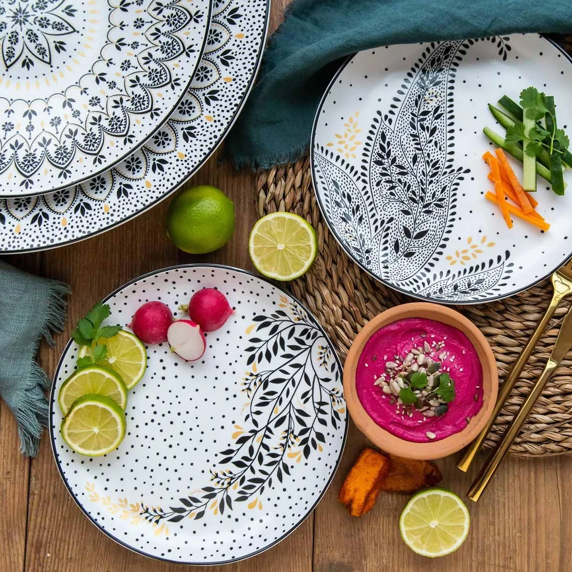 Portmeirion x Sara Miller London Artisanne Noir zestaw 4 talerzy sałatkowych (20,9 cm) – porcelanowe talerze ze złotymi detalami, czarno-biała zastawa stołowa