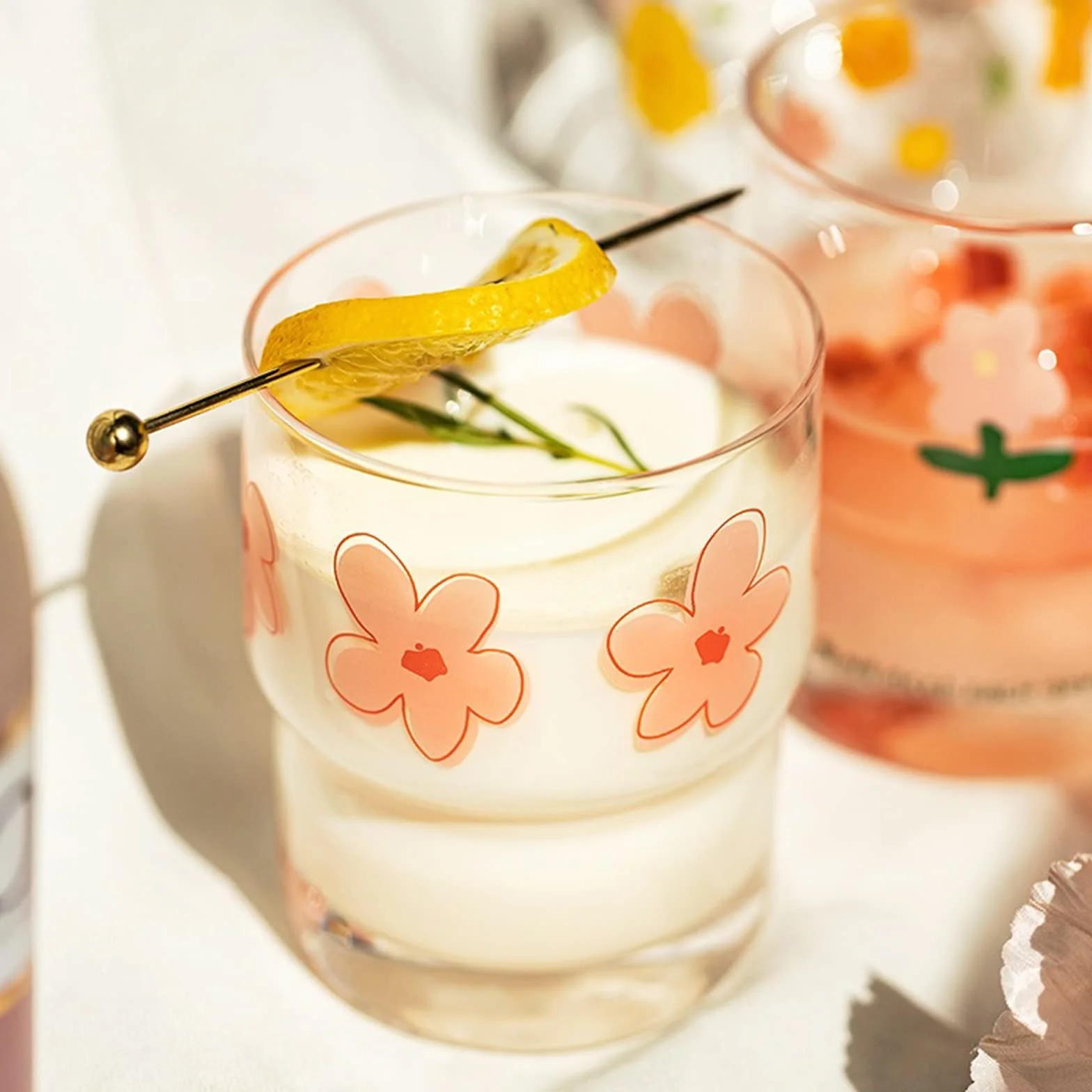 Szklanki do wody 300 ml Śliczne szklanki do picia Kwiatowy szklany kubek Kubki do picia soku Home Party Koktajl Kubek na wodę Kreatywne szklane kubki Szklane kubki (Kolor: D) (1)