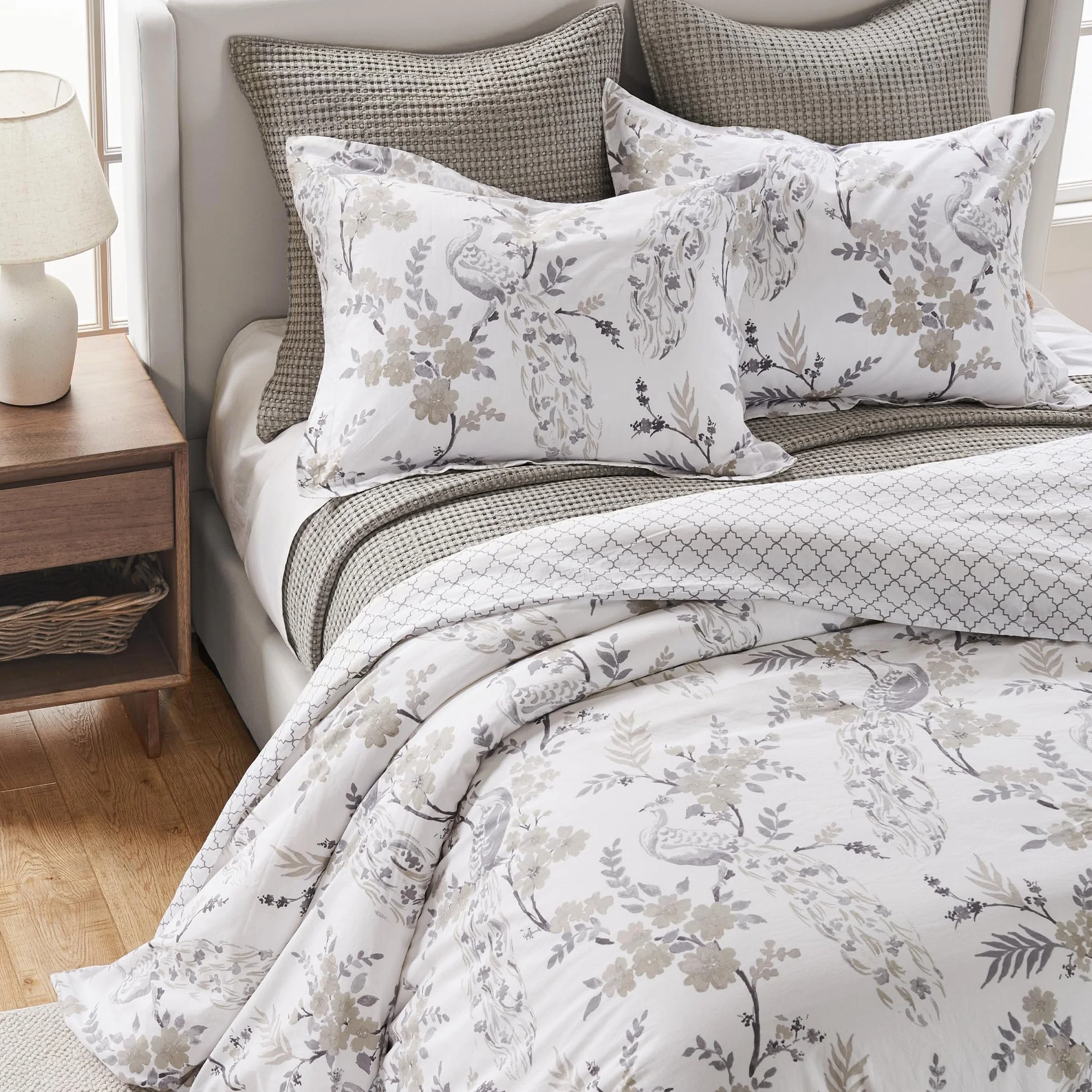 Levtex Home - Zestaw kołder w Pizie - kołdra królewska i dwie poszewki na poduszki typu king - kwiatowy współczesny paw - szary i taupe - kołdra (27 x 239 cm) i poszewka na poduszkę (91 x 50 cm) -