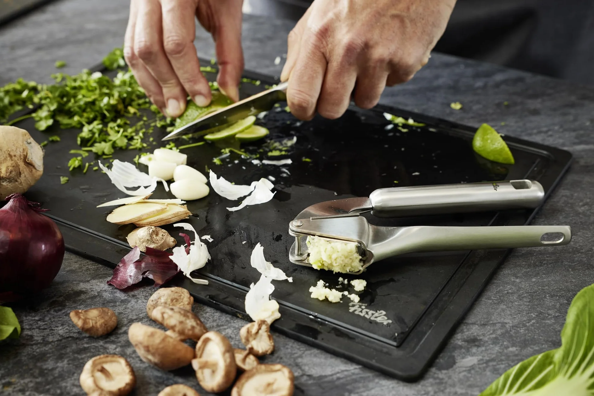 Fissler Essential/silikonowa łopatka wok z uchwytem ze stali nierdzewnej (34,5 cm) łopatka do patelni, do naleśników, nadaje się do mycia w zmywarce