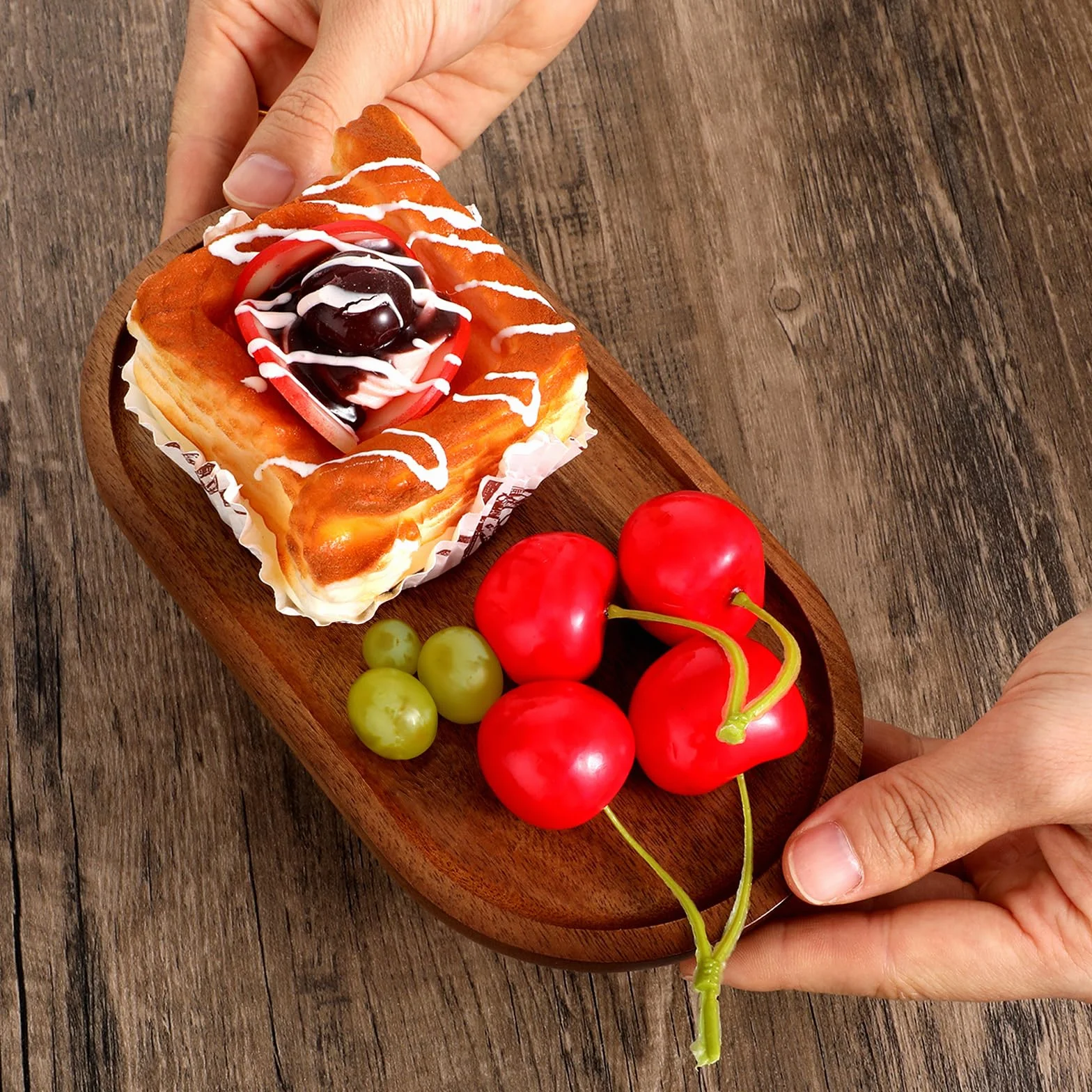 Owalna drewniana taca do serwowania, 19 x 10,5 cm, drewniana taca, mała taca drewniana z drewna akacjowego, talerz drewniany, dekoracyjna taca, mała taca drewniana do domu, hotelu