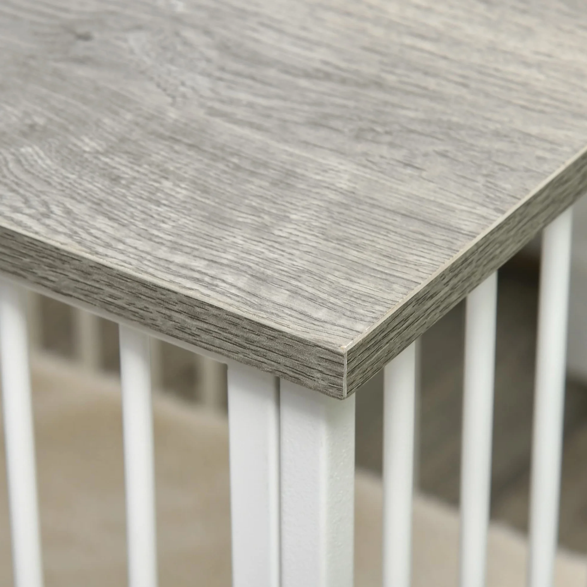 PawHut klatka dla psa drewniana z poduszką blat podwyższony design klatka dla psów średnich do domu klatka dla zwierząt domowych kolor biały+szary 86 x 60 x 70 cm