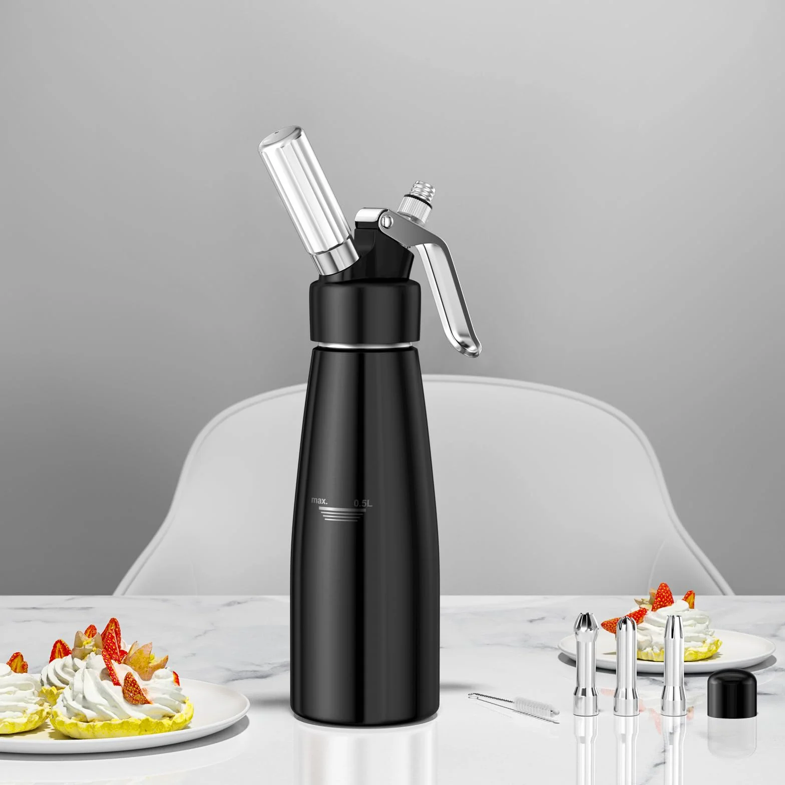Newaner Syfon do bitej śmietany 500 ml, z aluminium, z 3 końcówkami ze stali nierdzewnej, 1 szczotka do czyszczenia, do dekoracji tortów urodzinowych, ciast, lodów i deserów