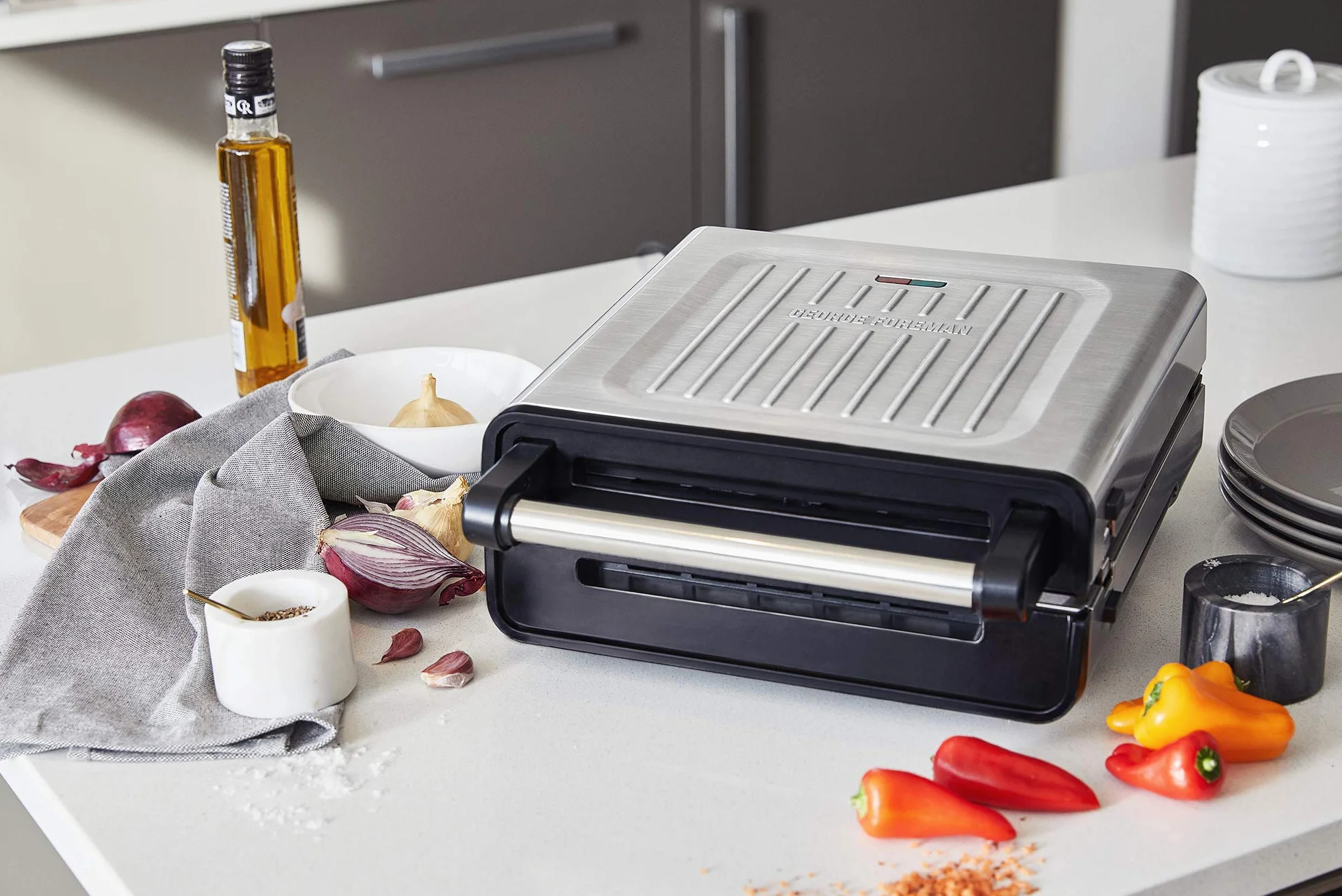 George Foreman grill elektryczny, bezdymny, kontaktowy, redukujący ilość tłuszczu, redukuje ilość dymu, płyta nieprzywierająca, moc 1500W, stalowy, srebrny, 28000-56