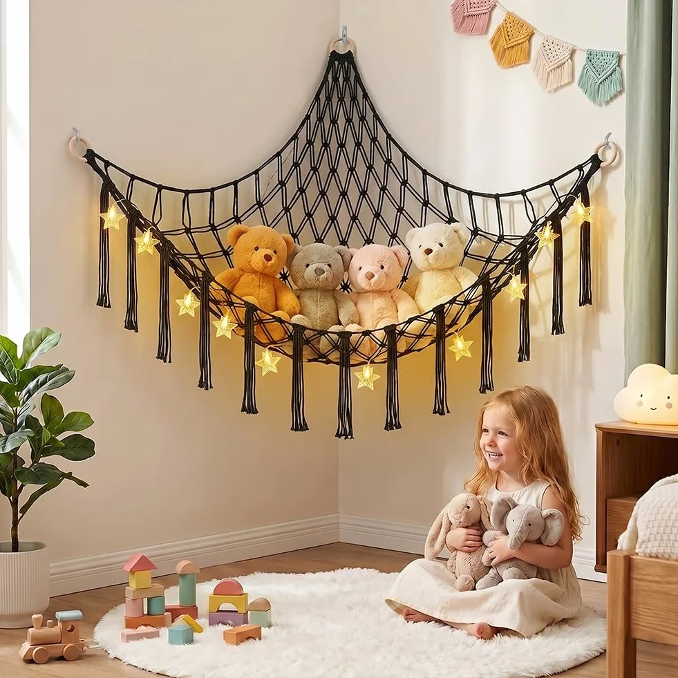 AUAUY Zabawka hamak dla wypchanych zwierząt, pluszowy, hamak, siatka do przechowywania zabawek z diodami LED, łańcuch świetlny w stylu boho, duża narożna siatka z frędzlami, miękka przytulanka do