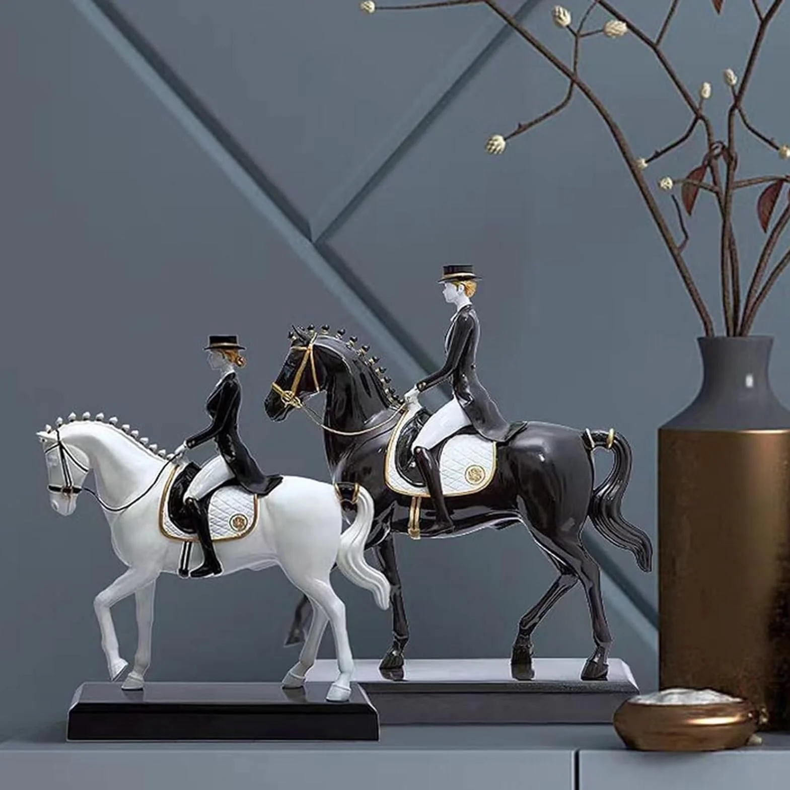 JOUFNING Statua artystyczna - Dekoracyjna figurka na biurko, rzeźba rycerza 3D, nowoczesna ozdoba dekoracyjna, szafka TV/piwnica na wino, ręcznie robiona żywica (biała)