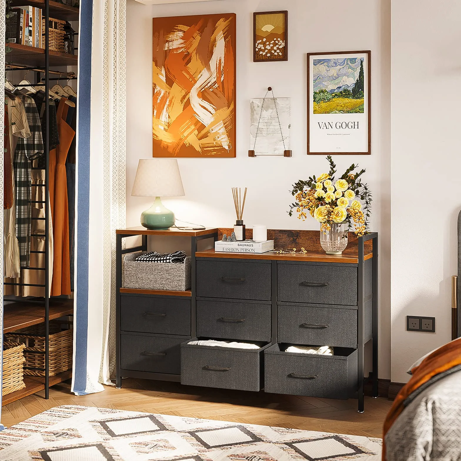 ODK Komoda z szufladami, 2 porty USB i 2 porty AC, 8 szuflad z materiału - nadaje się do wielofunkcyjnej szafy z szufladami do sypialni i salonu, 132 x 30 x 88 cm, vintage i czarna