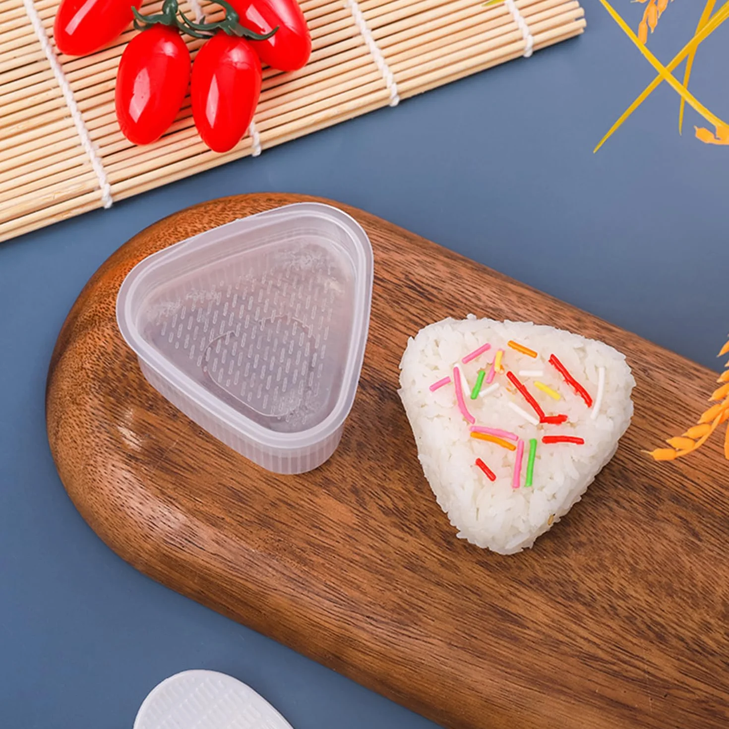 YXHZVON Zestaw 6 trójkątnych foremek do sushi z 1 łyżką do ryżu, do samodzielnego wyciskania Onigiri (3 duże i 3 małe)