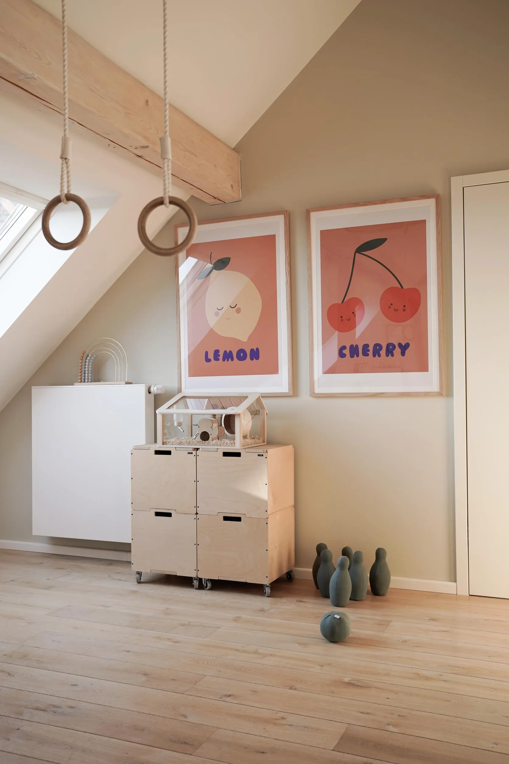 ROODZ Zestaw designerskiej klatki na chomika 5-częściowy – nowoczesna klatka z drewna i akrylu, w tym bogactwo akcesoriów do zabawy i komfortu