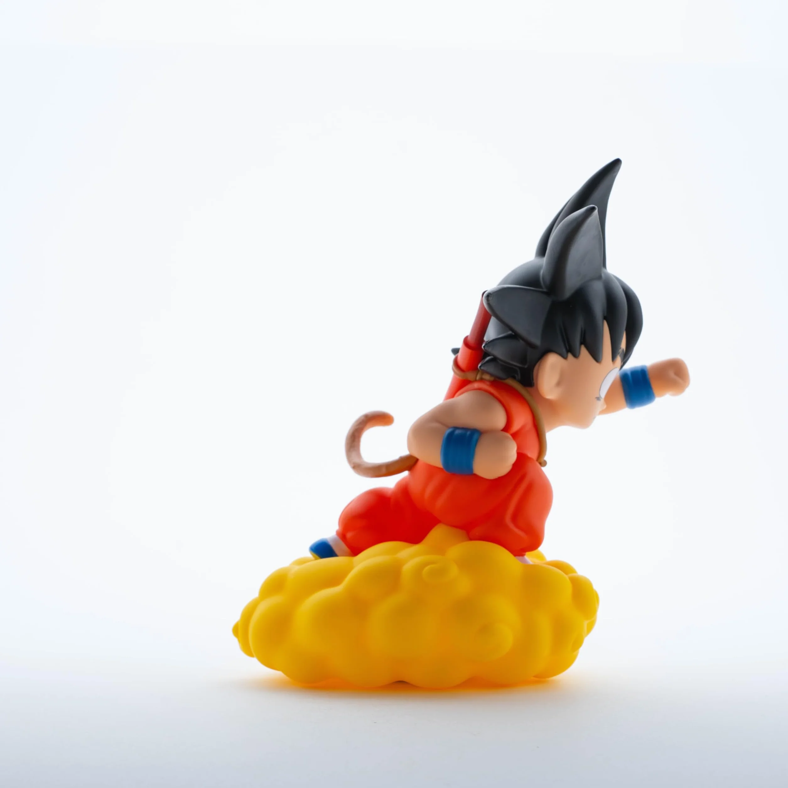 Son Goku Na Chmurze Skarbonka 22 cm