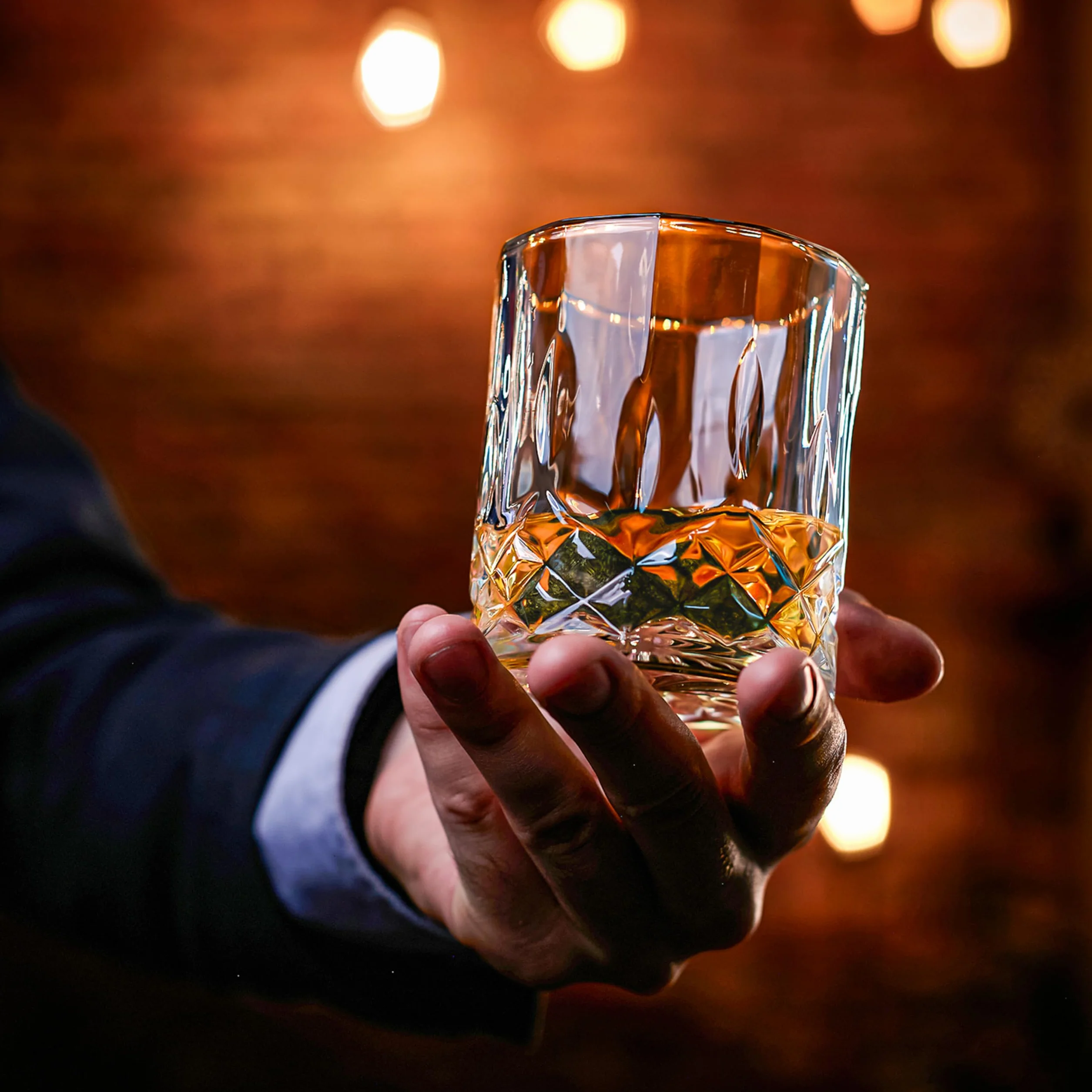 WHISISKEY Zestaw Szklanki do Whisky - Zestaw Prezentowy Whisky - Szklanek do Whiskey - Prezenty dla Mężczyzn - Pudełko Prezentowe, 4 Szklanki na Whisky 310ML, 8 Kamienie do Whisky, Akcesoria