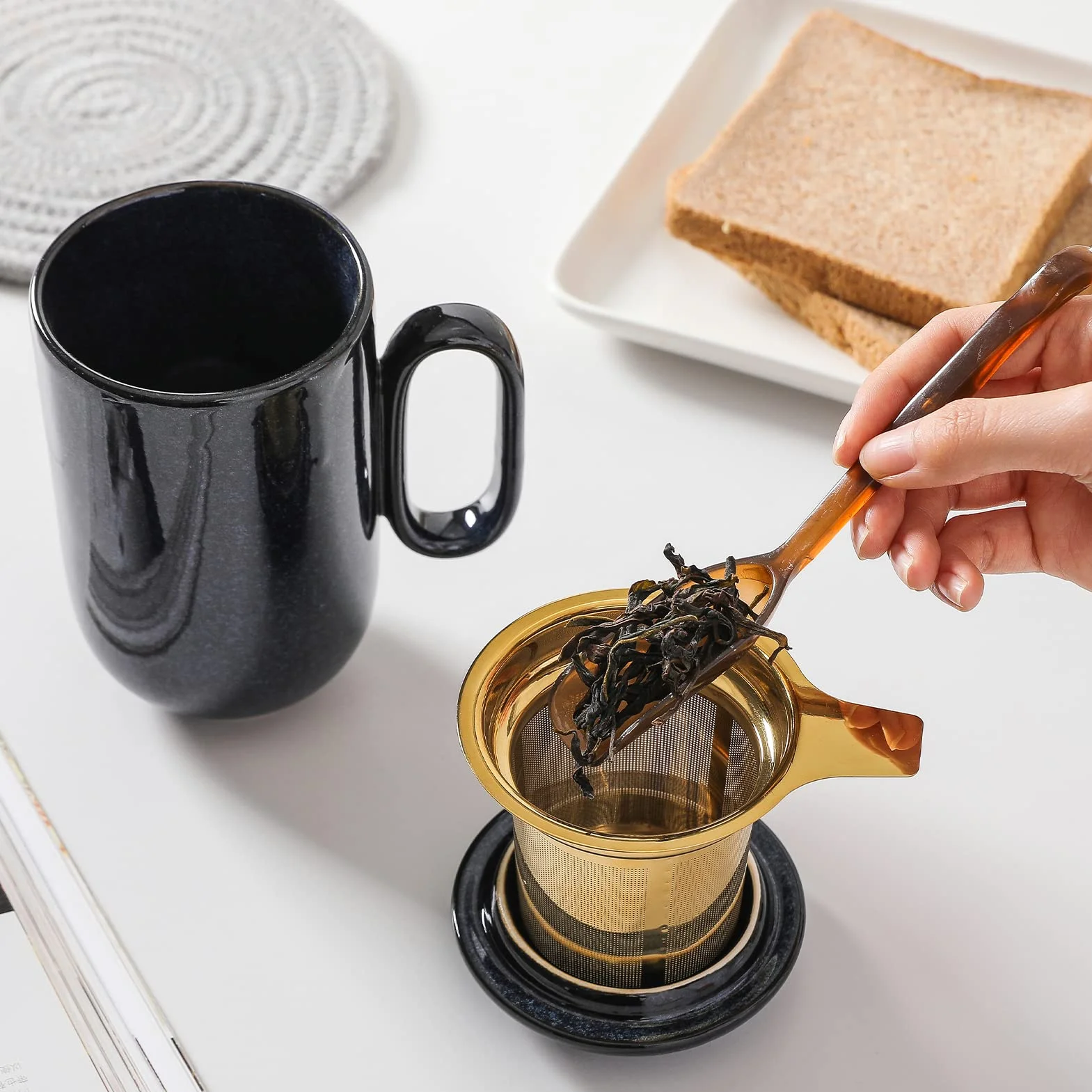 Ceramiczny zaparzacz do herbaty - VICRAYS duży 473 ml gorący luźny uchwyt zaparzacz filiżanka z zaparzaczem do liści łyżka pokrywka - niebieski wysoki glazurowany sitko kubek do kawy bezpieczny w