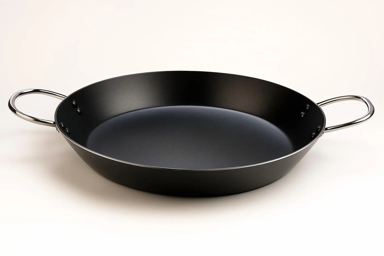 WECOOK! Patelnia do Kratha Paella Induction, 30 cm, 4 porcje, powłoka nieprzywierająca XYLAN PLUS, ekologiczna sans PFOA, tłoczona aluminium, 3 mm grubości, Vitroceramika, gaz, zmywarka, czarna, 17030