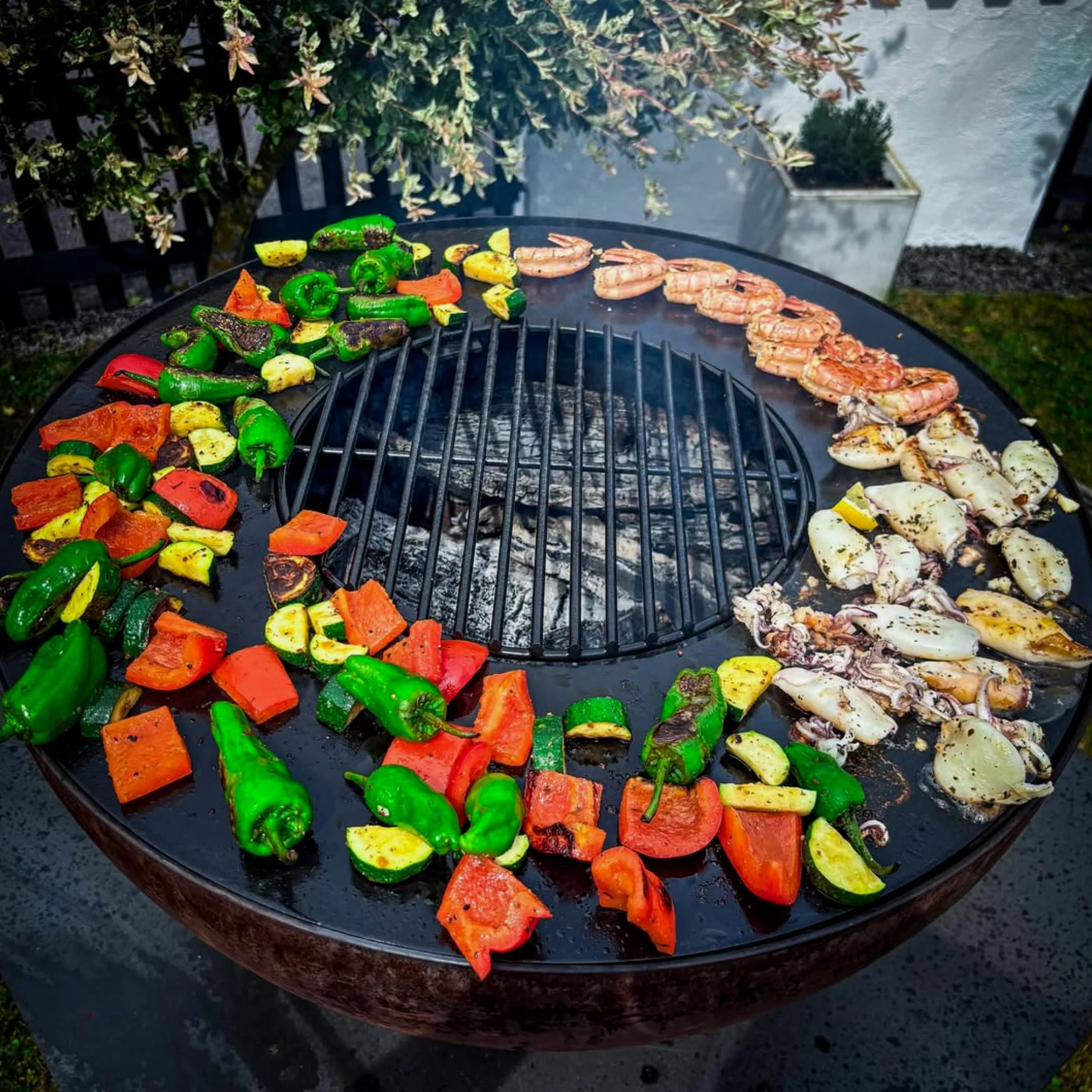 BBQ-Toro Palenisko z grillem, Ø 60 cm, wygląd rdzy, grill na płytę paleniskową, do użytku na zewnątrz, palenisko z płytą grillową, misa paleniskowa do ogrodu, Garden Fire Pit, Fire Bowl
