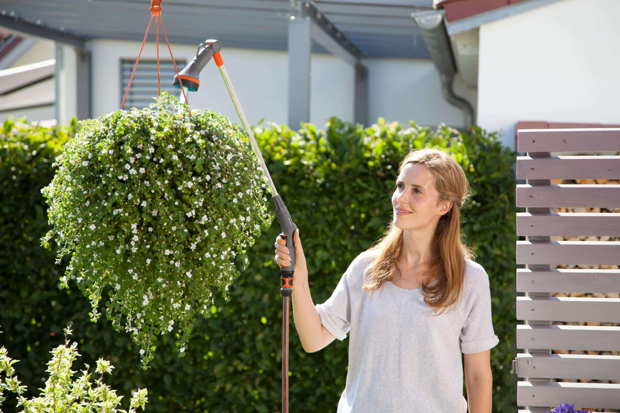Gardena Comfort Lanca do podlewania doniczek wiszących : wytrzymała lanca ogrodowa do nawadniania i czyszczenia, długość 90 cm, ze strumieniem zraszającym/perlistym, ochroną przed mrozem (18335-20)