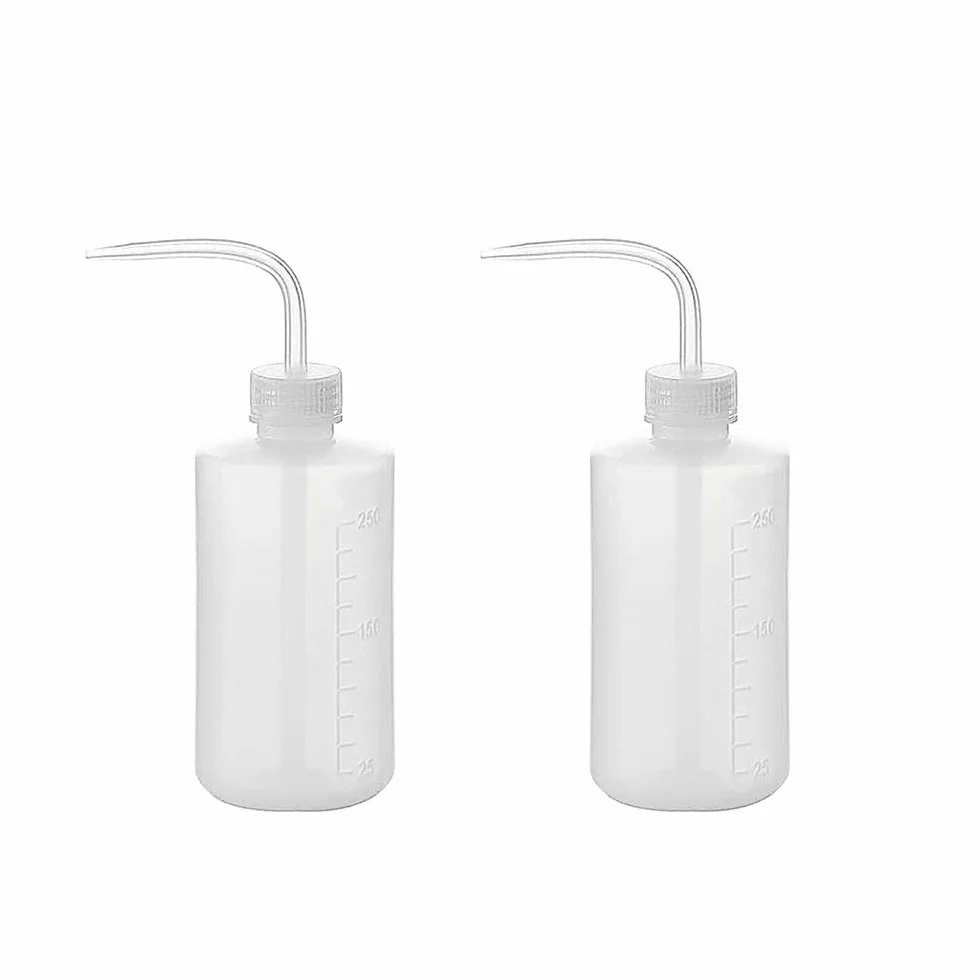 LATRAT Zestaw 2 plastikowych konewek, bezpiecznych butelek do czyszczenia przezroczystych butelek do ogrodnictwa, nawadniania roślin, laboratorium (250 ml)