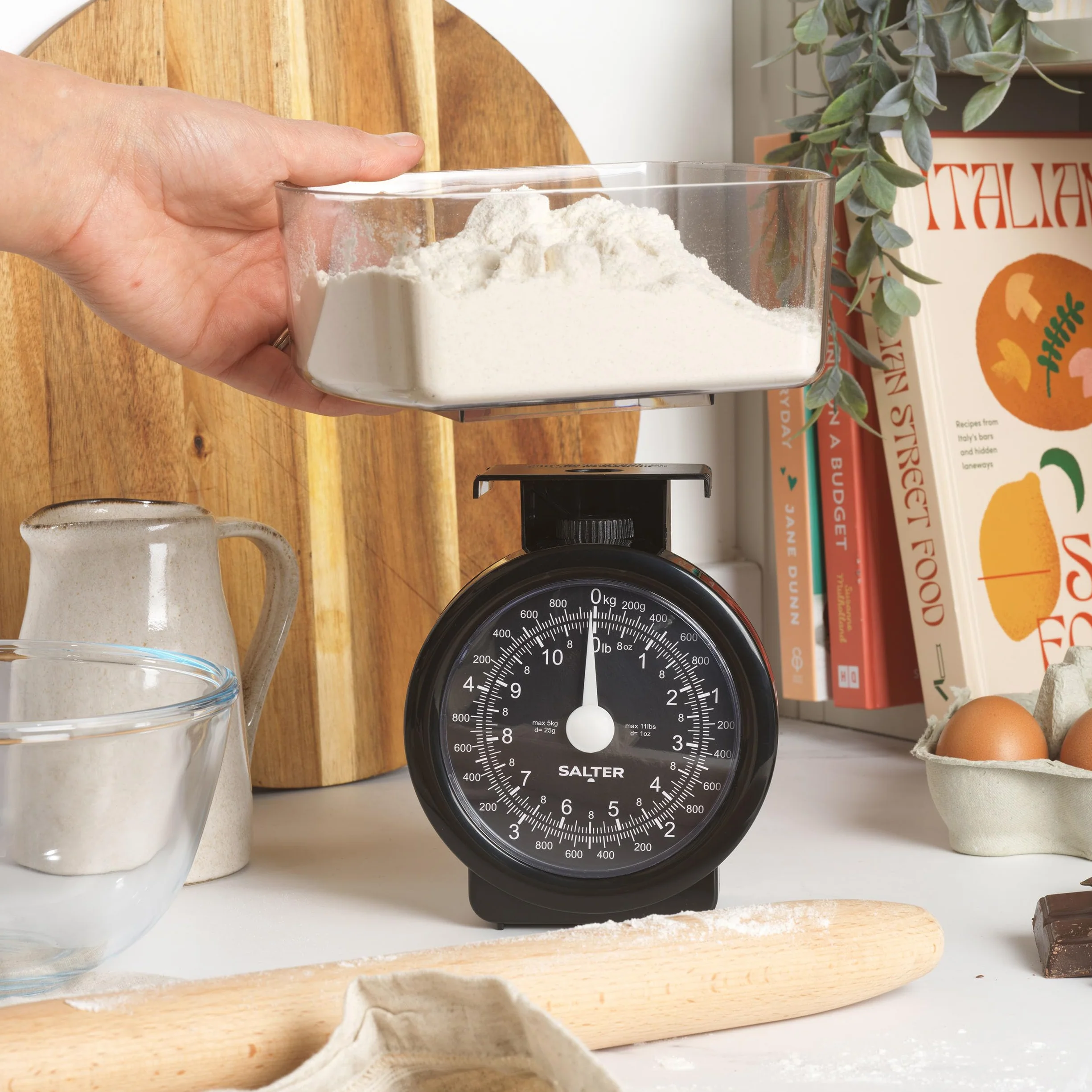 Salter 114 BKCLDR Mechaniczna waga kuchenna 5 kg, zmywarka, czarna