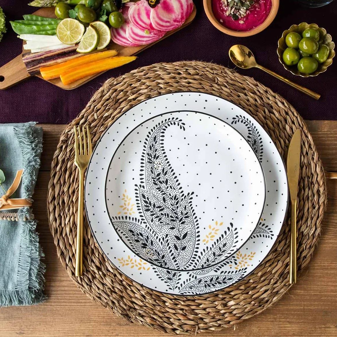 Portmeirion x Sara Miller London Artisanne Noir zestaw 4 talerzy sałatkowych (20,9 cm) – porcelanowe talerze ze złotymi detalami, czarno-biała zastawa stołowa