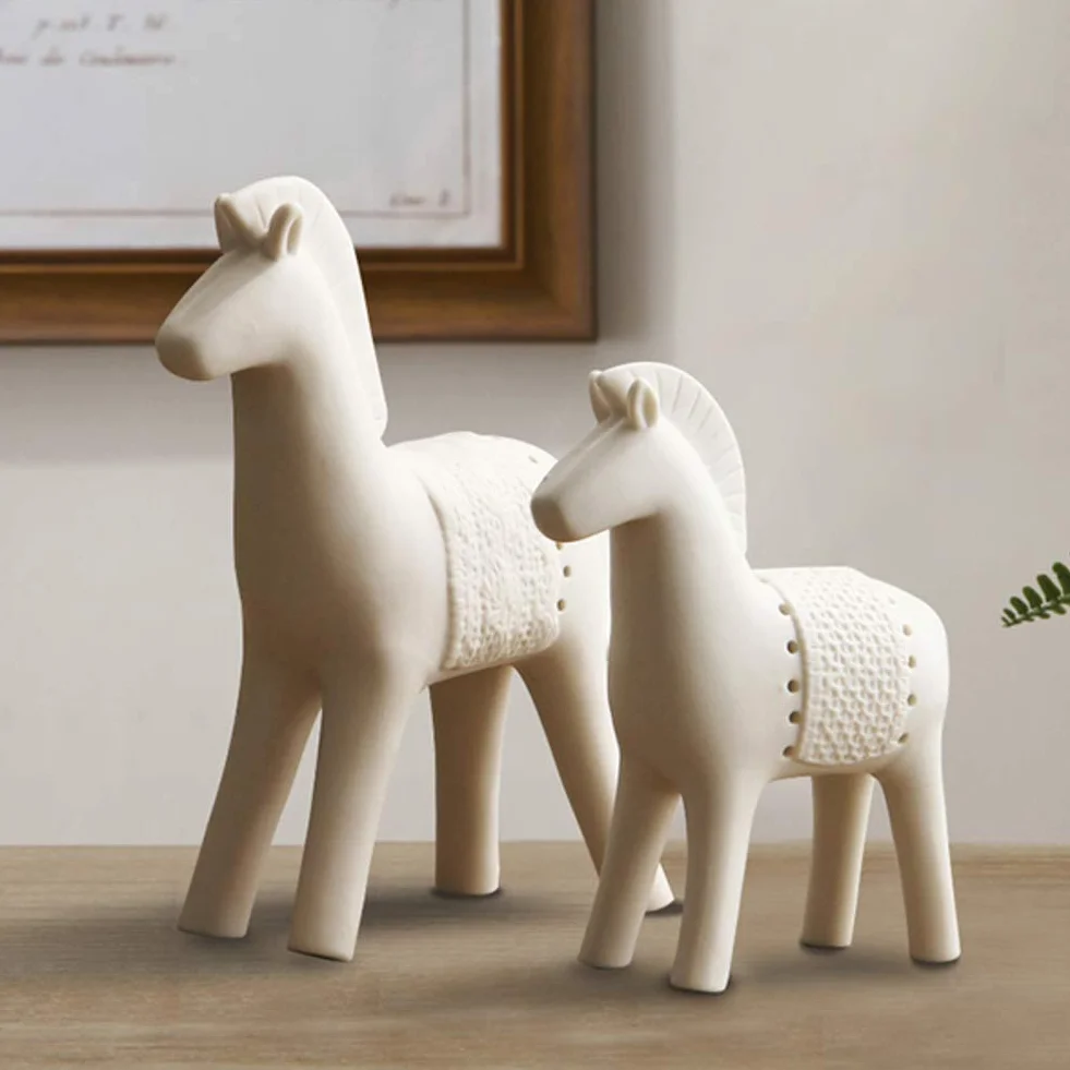 Rzeźba konia, ceramiczne posągi zwierząt, śliczne rękodzieło dekoracyjna figurka do dekoracji biura domowego, dla miłośników zwierząt, biały 2-częściowy zestaw prezent