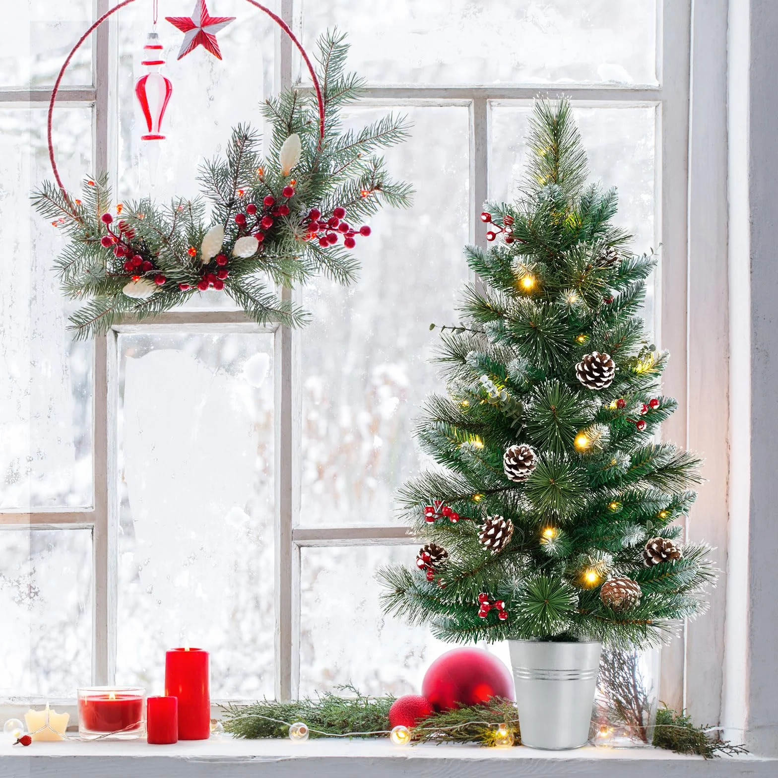 COSTWAY Sztuczna choinka 90 cm z oświetleniem, mała choinka w doniczce, choinka stołowa z 20 diodami LED, 8 trybów, timer, jagody i szyszki jodłowe do dekoracji bożonarodzeniowej