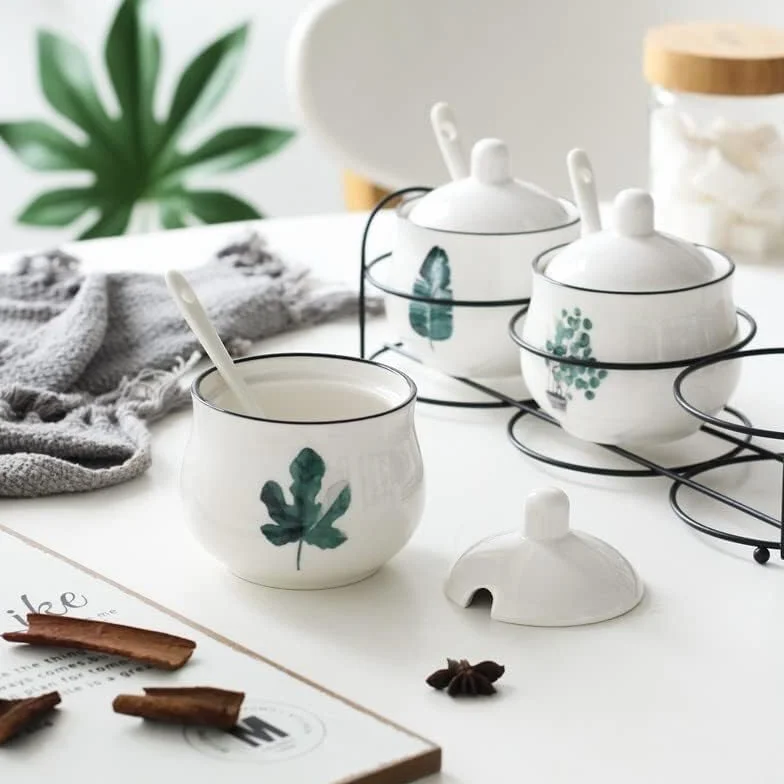 Dozownik przypraw Pojemnik na przyprawy, pudełko na przyprawy, pudełko na przyprawy Zestaw ceramicznych zbiorników na sól i pieprz Słoiki na przyprawy Słoiki na przyprawy Żelazny uchwyt Łyżka na przyp