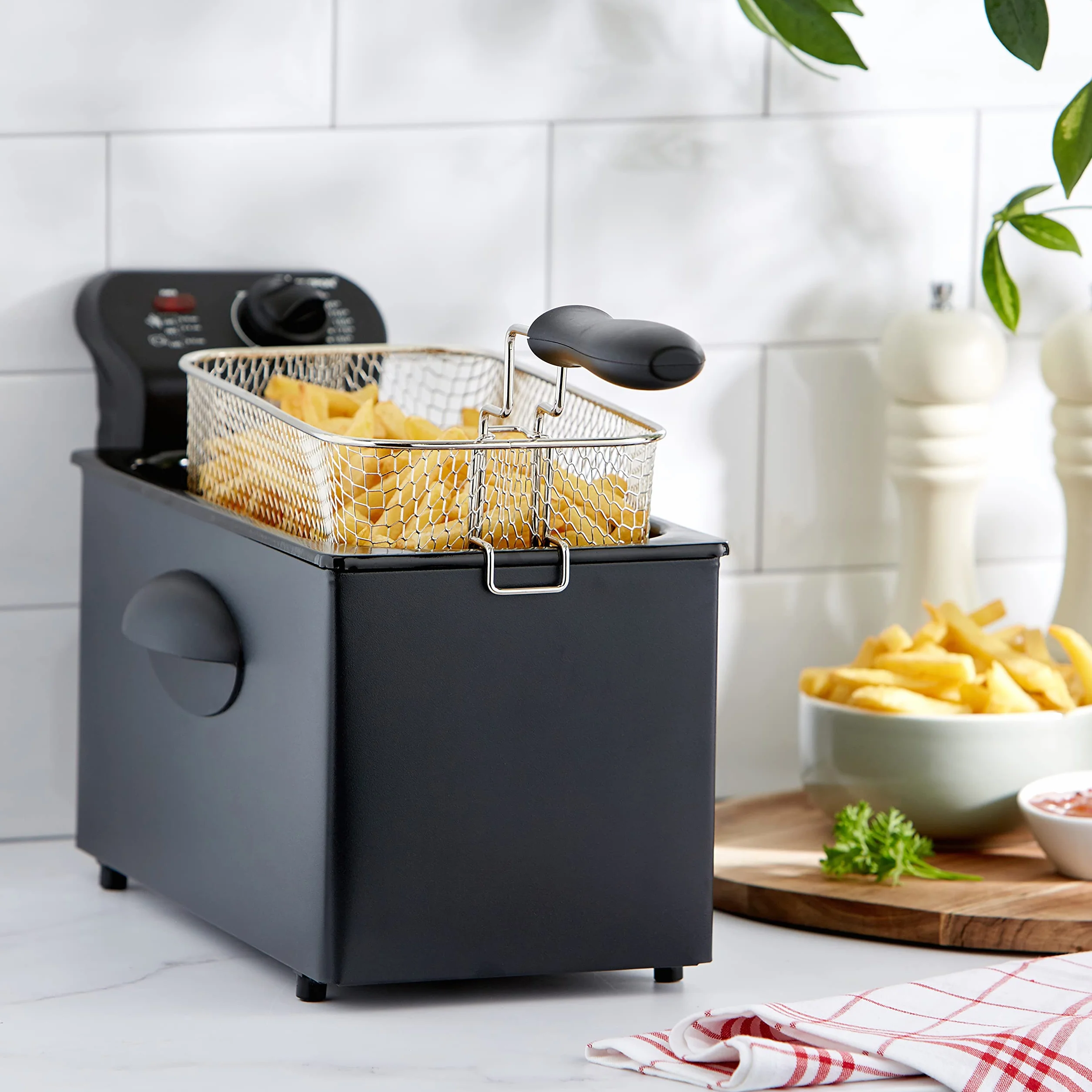 Bestron AF357B frytkownica olejowa z technologią zimnej strefy, 3,5 l, 2000 W, kolor: czarny