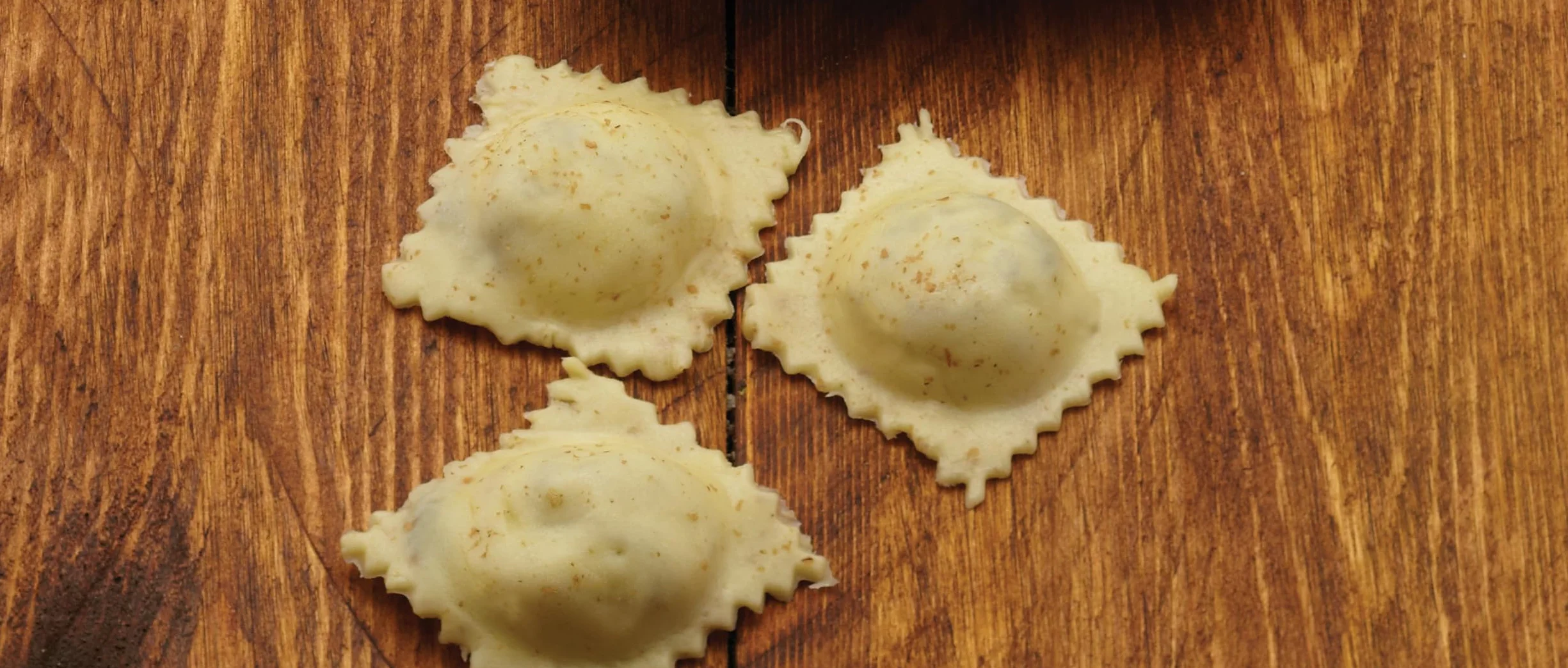 KitchenCraft World of Flavours kwadratowa foremka do wycinania ravioli, 7 x 7 x 11,5 cm, srebrna/beżowa
