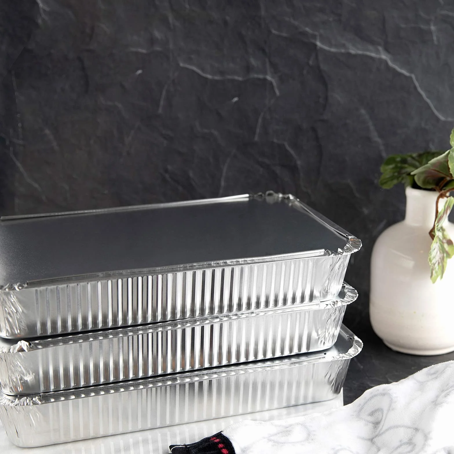 Aluminiowe miski do grilla, jednorazowe miski z folii aluminiowej, miski aluminiowe z pokrywką, miski do gotowania idealnie nadają się do pieczenia, smażenia, gotowania (z pokrywką; 31 x 21 x 5 cm (10