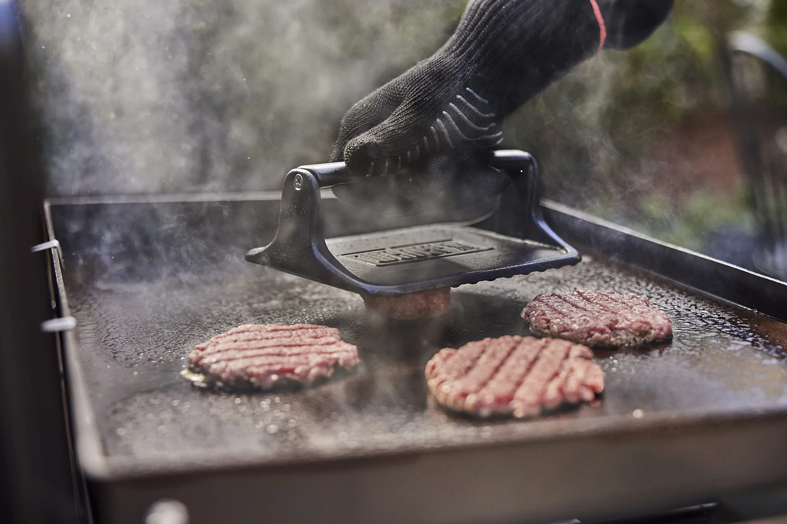 Weber Prasa do hamburgerów do płyt grillowych, idealna do Smashburgerów, z żeliwa, z falistym wzorem - zapobiega przywieraniu - Czarny (6785)