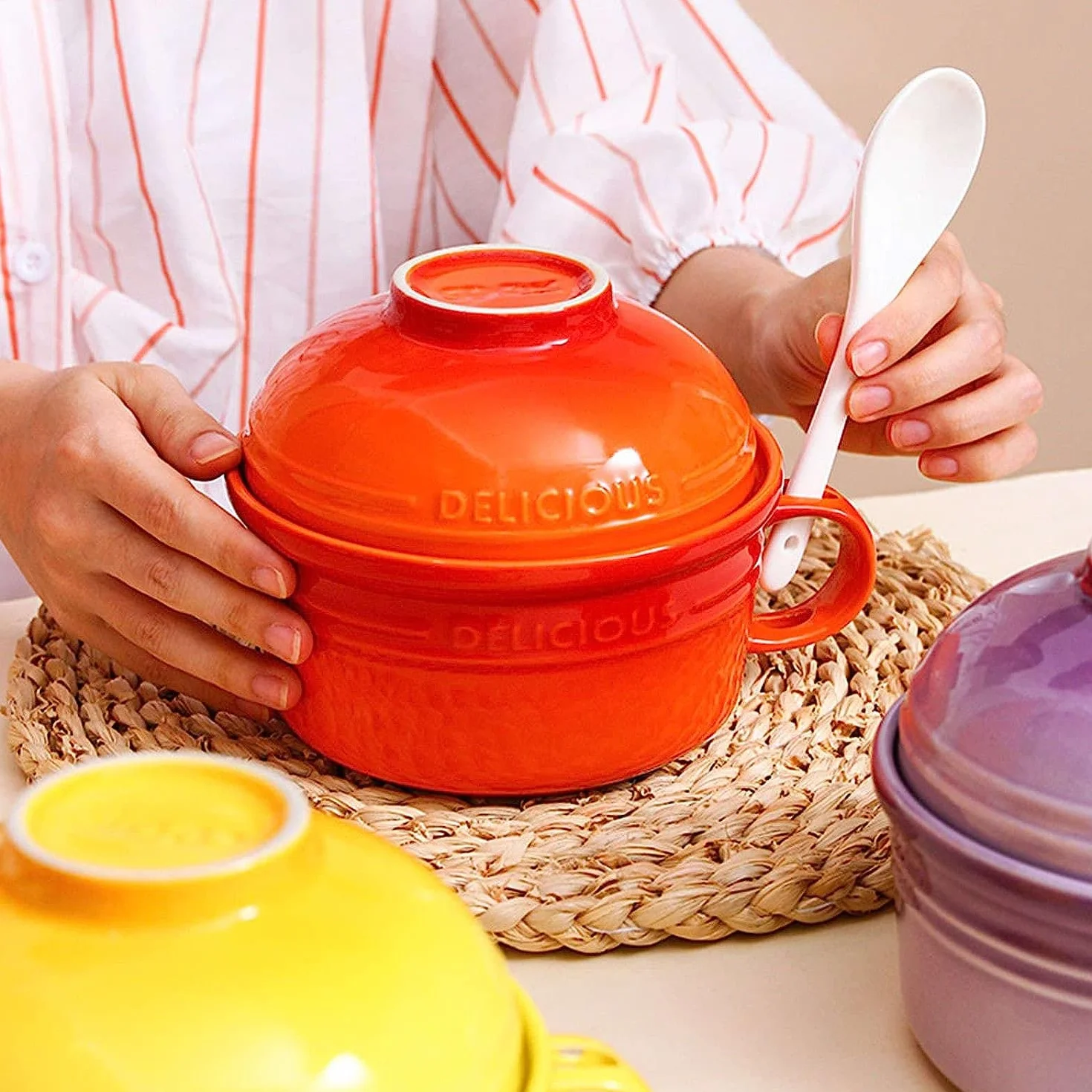 pojemniki na zupę, Ceramiczne miski do zupy 550 ml, japońskie, miska z pokrywką i uchwytem, ​​miska na ramen, płatki śniadaniowe, czerwona, ml/19,4 uncji