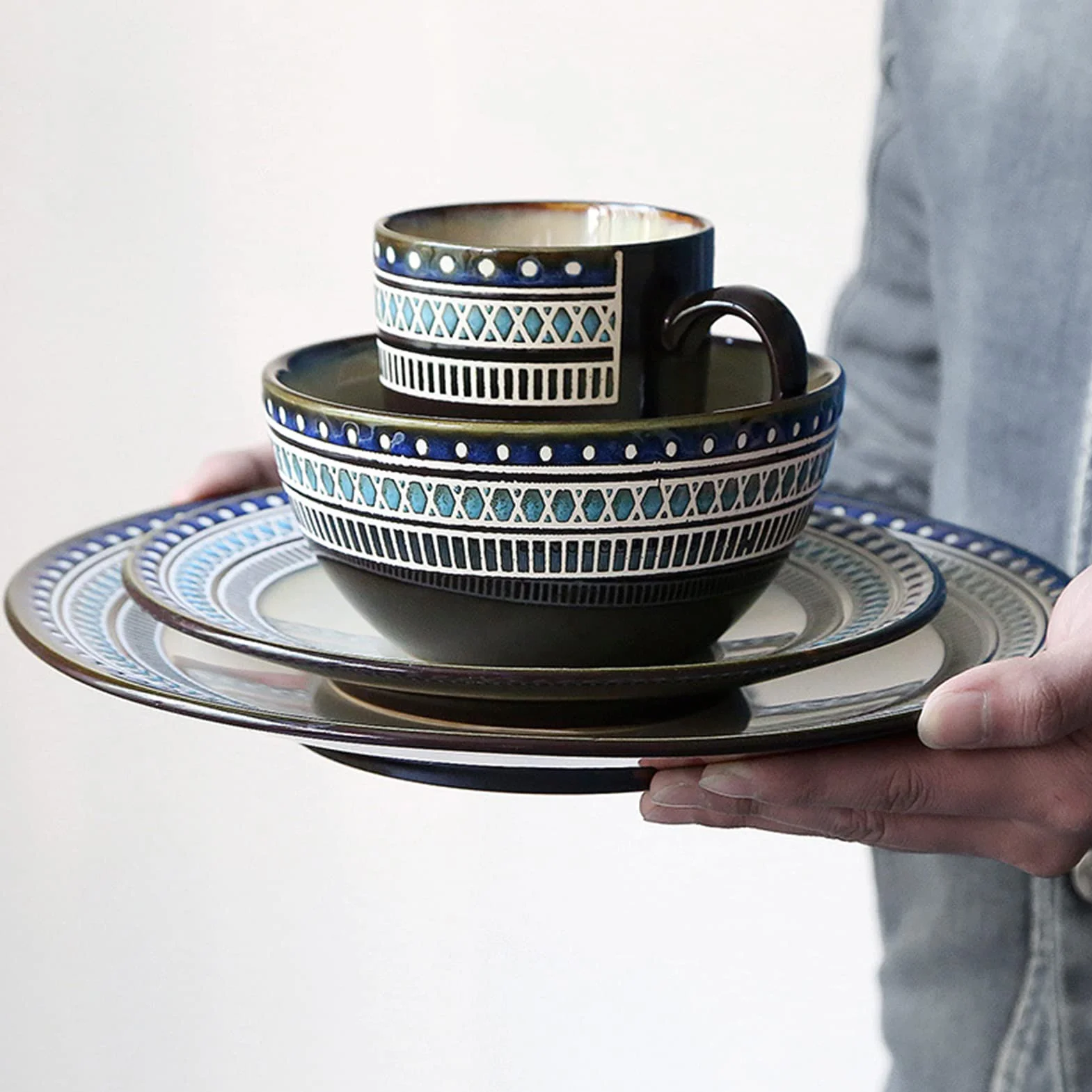 Porcelana zastawa stołowa, kompletny zestaw obiadowy z talerzami obiadowymi, talerzem deserowym, miskami na płatki śniadaniowymi i filiżankami 400 ml, zmywarką i do kuchenki mikrofalowej, 8