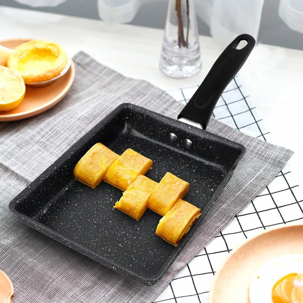 Japońska patelnia do omletów, prostokątna mini patelnia do jajek z szeroką silikonową szpatułką i 2 pierścieniami do jajek sadzonych, nieprzywierająca patelnia Tamagoyaki, kuchnia domowa, przybory