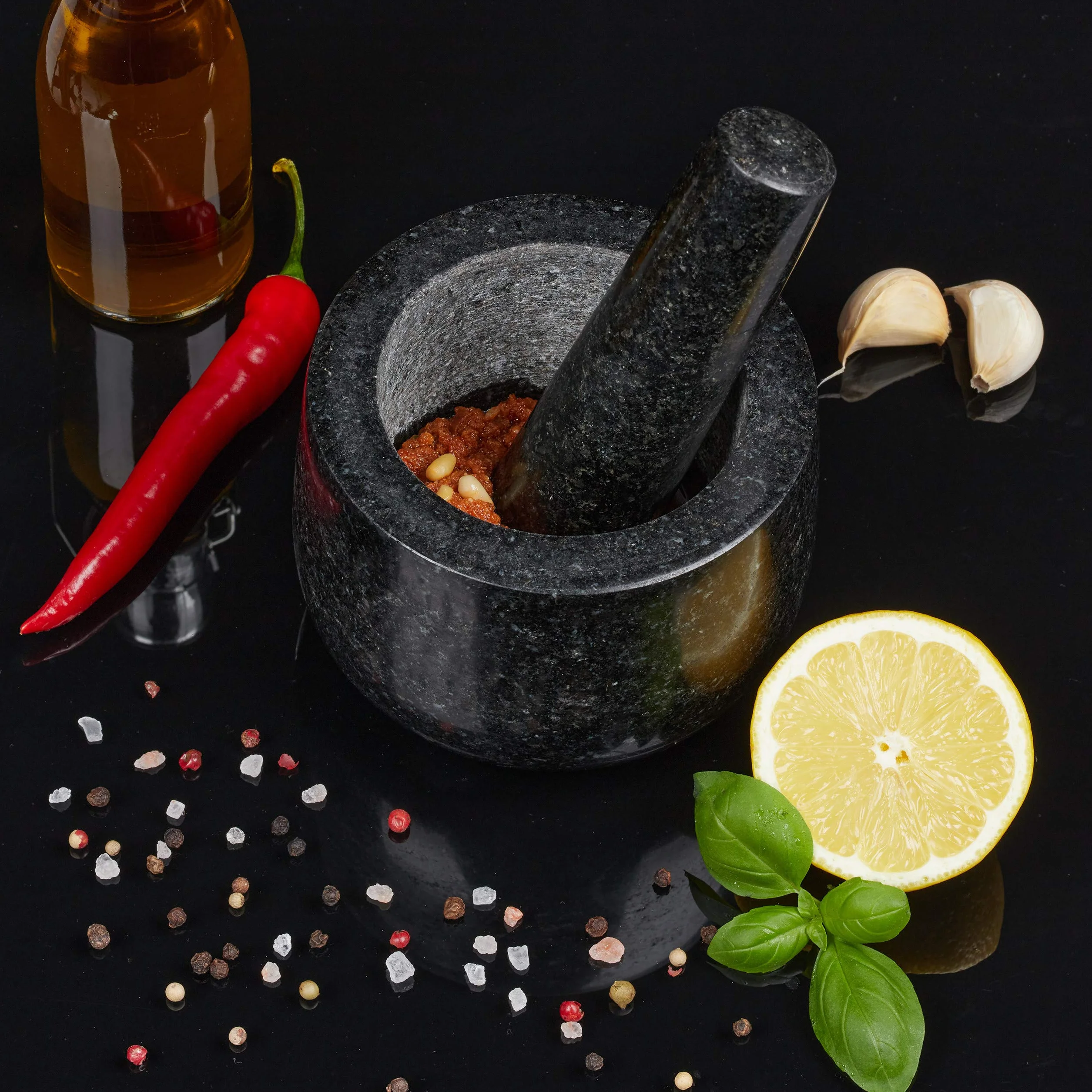 Relaxdays Moździerz granitowy z tłuczkiem, wytrzymały i trwały, przyprawy, zioła, polerowany kamienny moździerz, Ø 12 cm, 300 ml, czarny