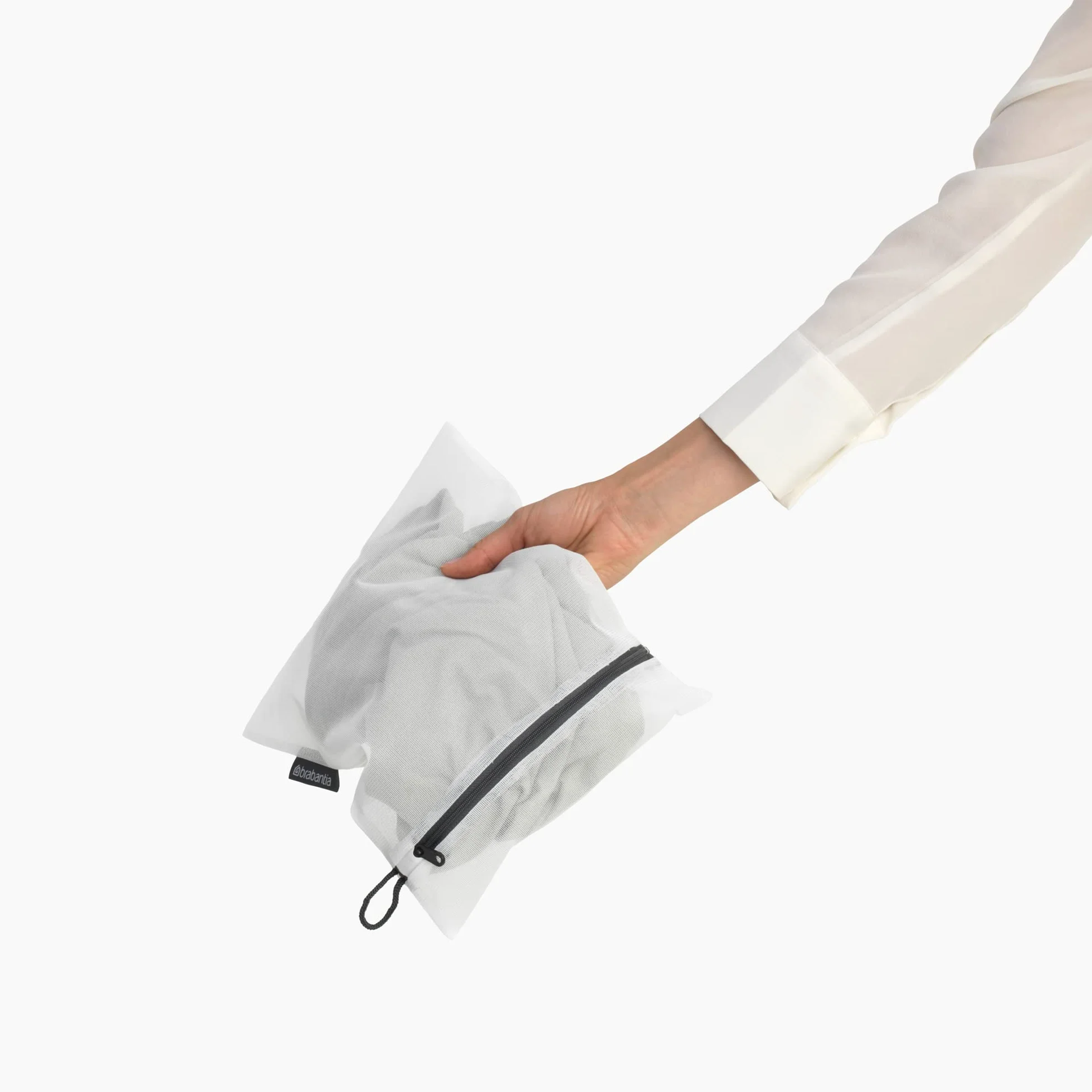 Brabantia - Woreczki do Prania - Ochronna Siatka - do Delikatnej Bielizny - Łatwe Użycie - Zamek - Specjalna Okładka Pull-Tab - Zestaw 3 w 2 Rozmiarach - White - 33 x 25 cm / 45 x 33 cm