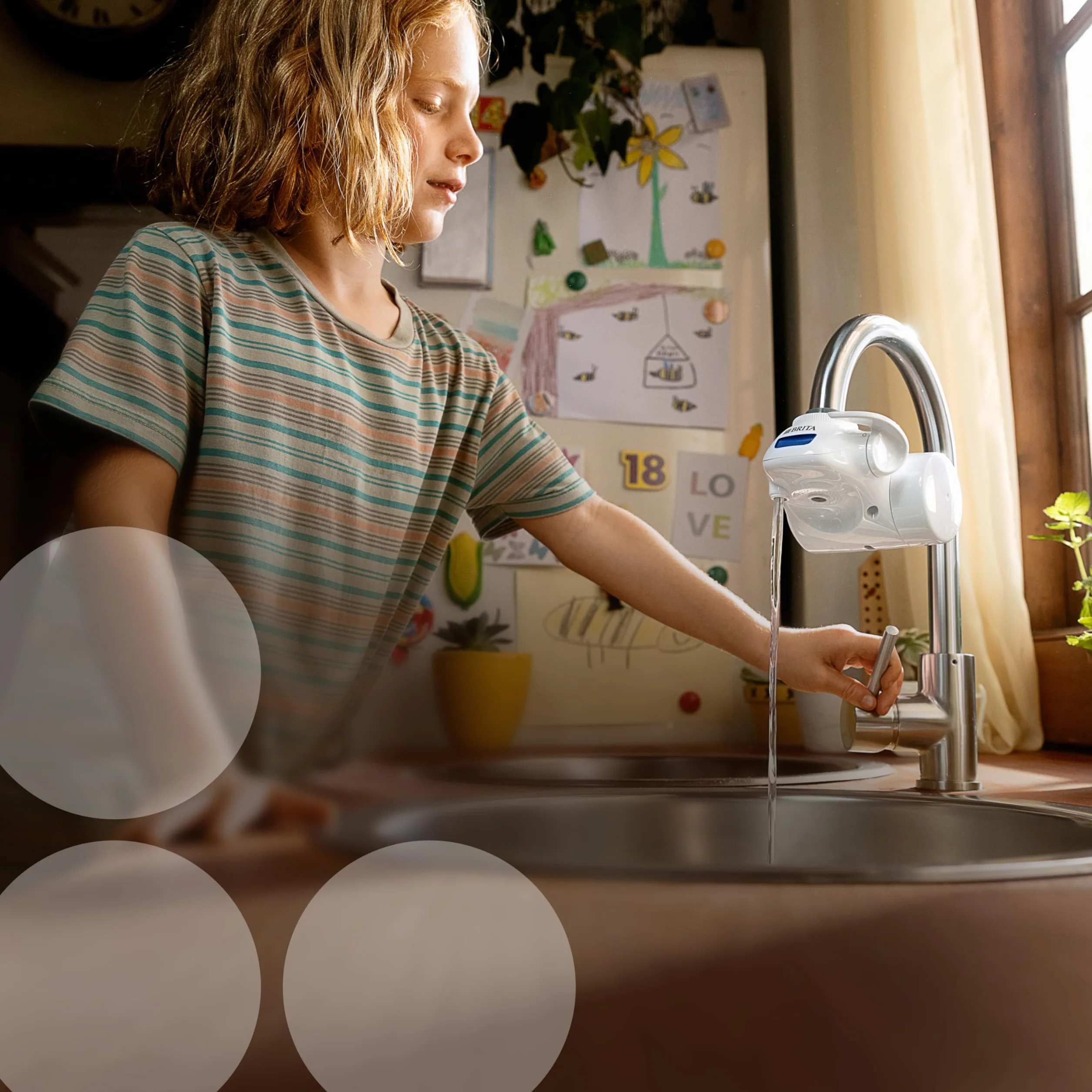 BRITA Filtr wody ON TAP Pro V-MF do kranu z 1 wkładem filtracyjnym (600l) - redukuje 99,99% bakterii, chloru, mikrotworzyw sztucznych i metali ciężkich /cyfrowy wyświetlacz LCD pokazuje pozostałą pojemność