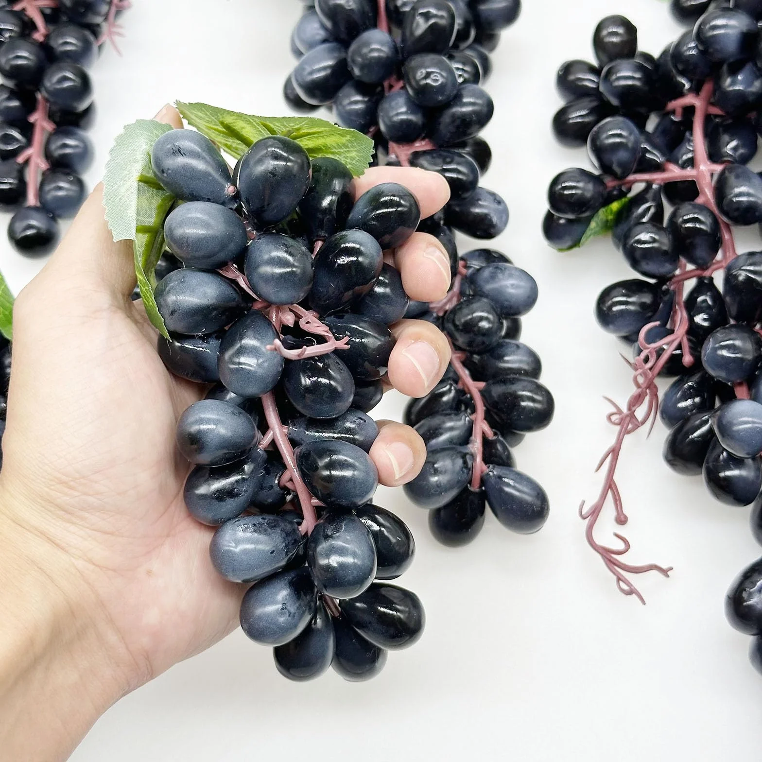 8 kiści sztucznych winogron, sztuczne winogrona z winogronami, czarne, dekoracyjne wiązki winogron, do vintage, na ślub, owoce, wino, dekoracja, sztuczne owoce, rekwizyty