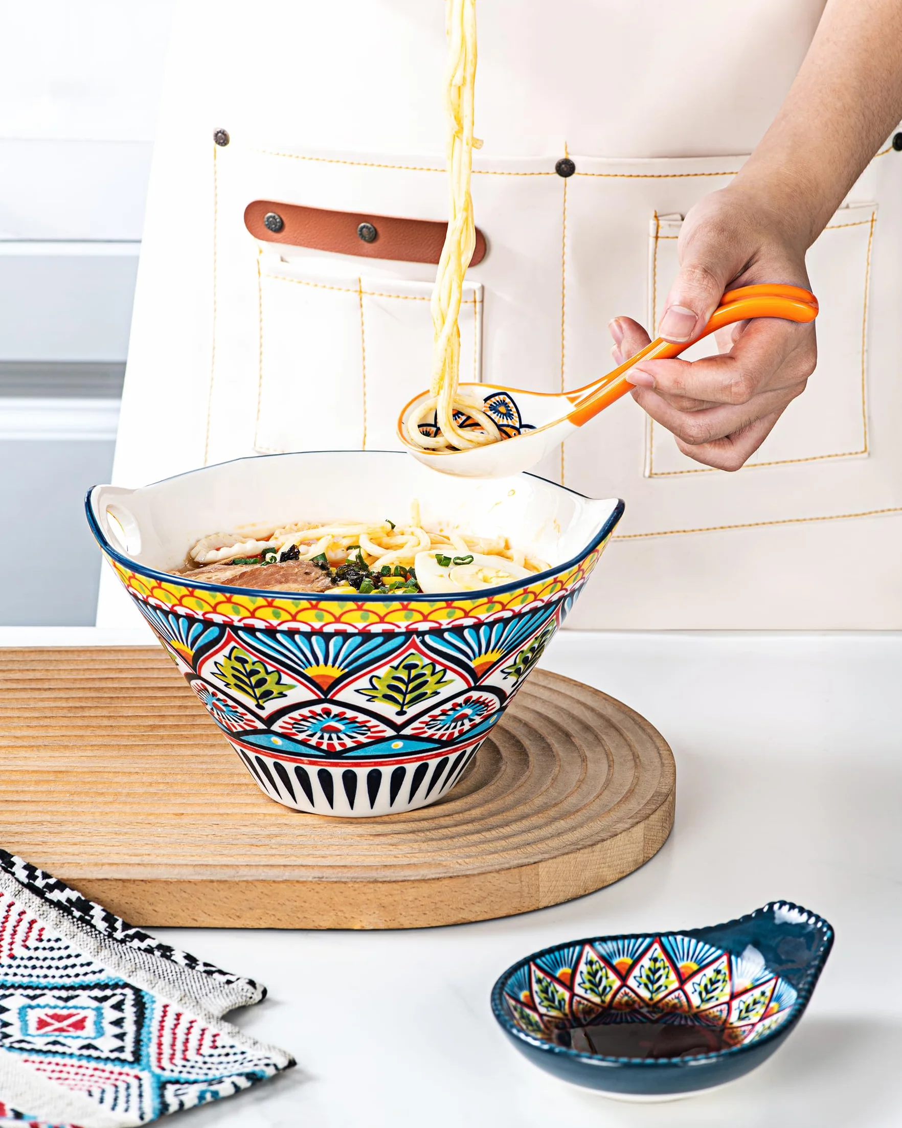 HENXFEN LEAD Porcelanowa łyżka do zupy, 15 cm, do ramenu, do zupy, pierogów, ryżu i makaronu Pho Wonton, kolorowa, 6 sztuk, styl boho