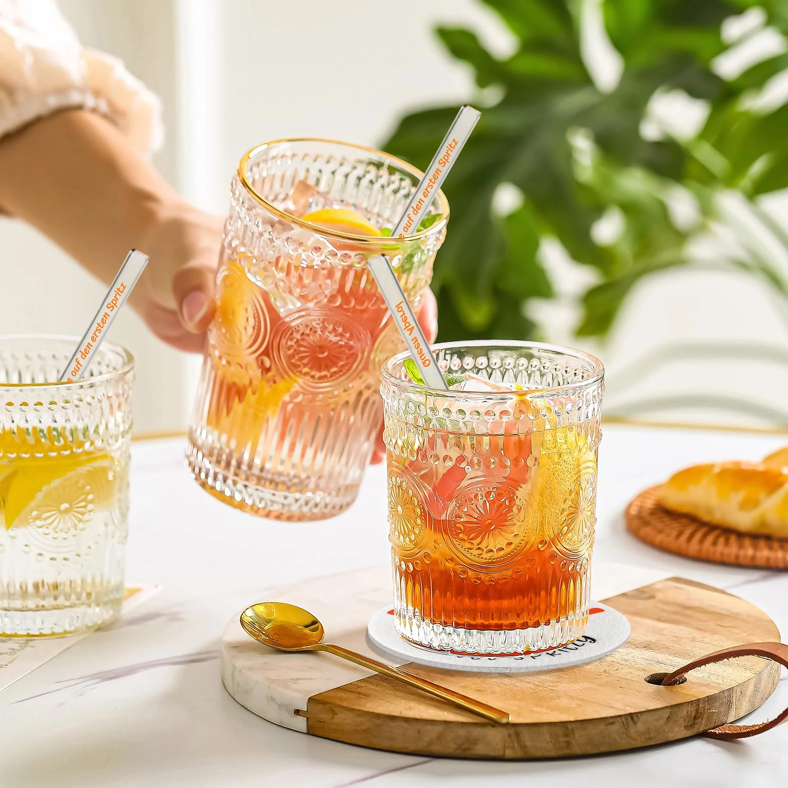 Joycabin 15 sztuk podstawek z filcu i szklanych słomek Aperol, prezent do wielokrotnego użytku, szklane słomki, okrągłe podstawki, dekoracja dla miłośników Aperol, letnia dekoracja stołu (białe)