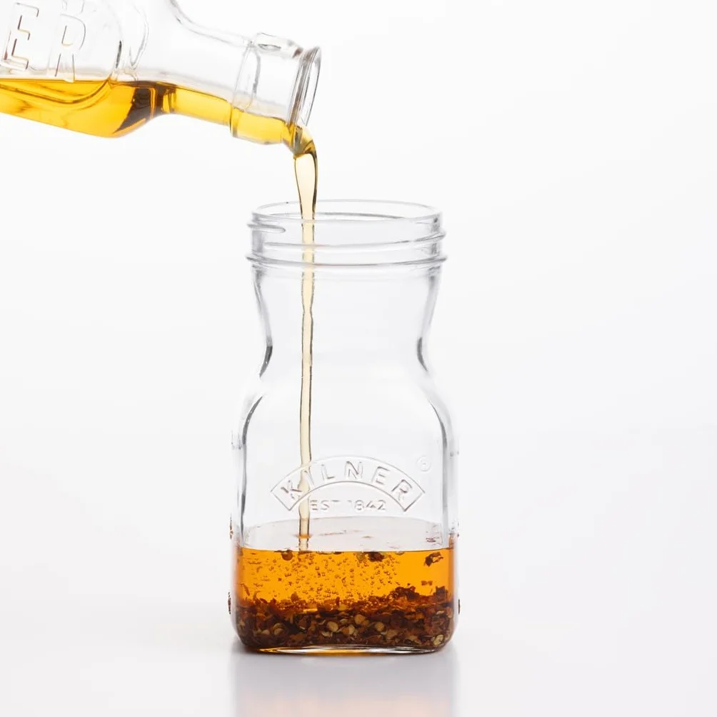 Kilner Zestaw do przyrządzania sosów sałatkowych, butelka 0,5 l, do samodzielnego przechowywania sosów, winegretów i sosów, nadaje się do mycia w zmywarce, zawiera broszurę z przepisami i