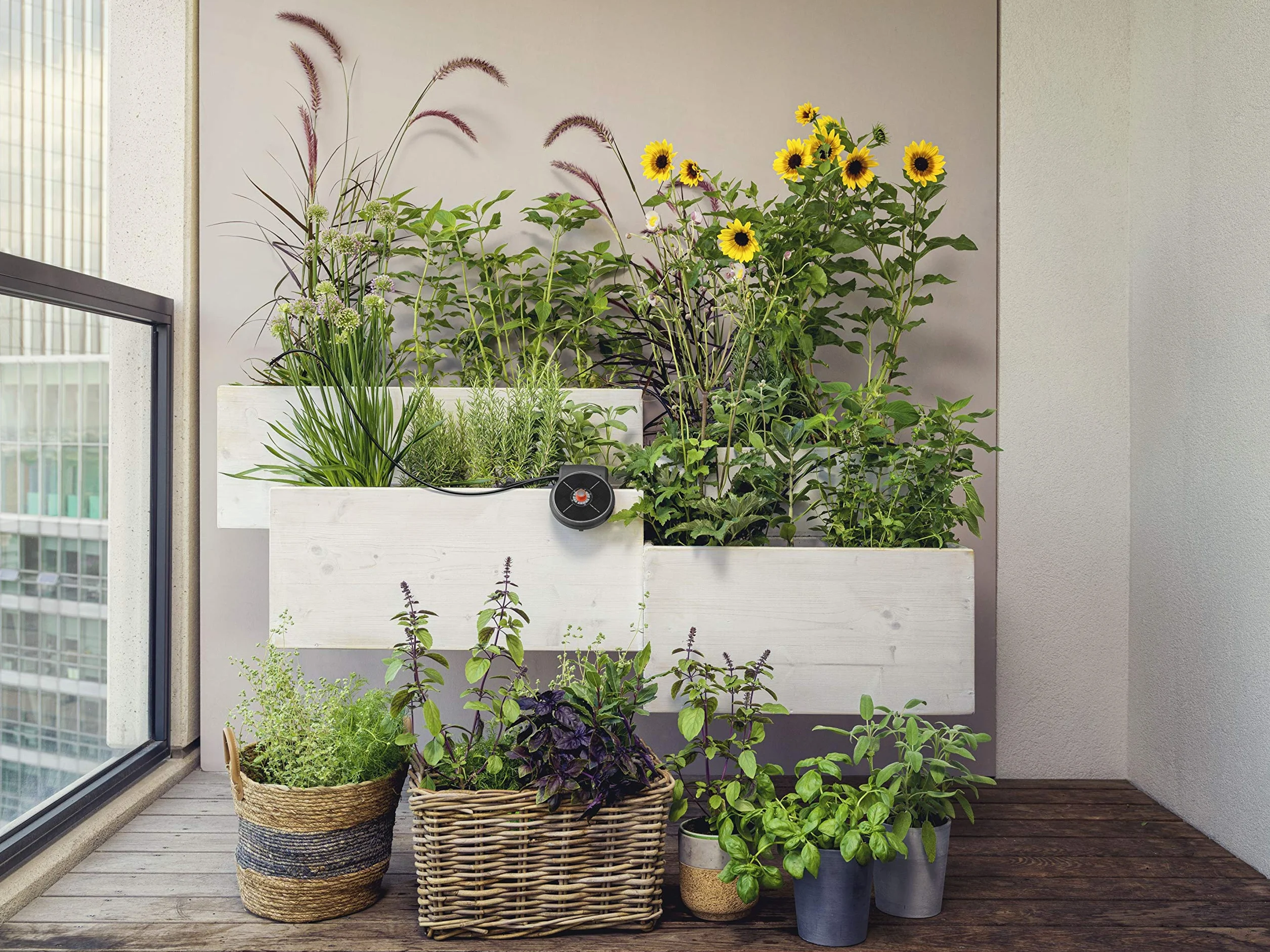 Gardena zestaw AquaBloom do nawadniania z wykorzystaniem energii słonecznej: zasilany energią słoneczną zestaw do nawadn. roślin na balkonie i w donicach, do 4 m wysokości, przez cały sezon (13300-20)