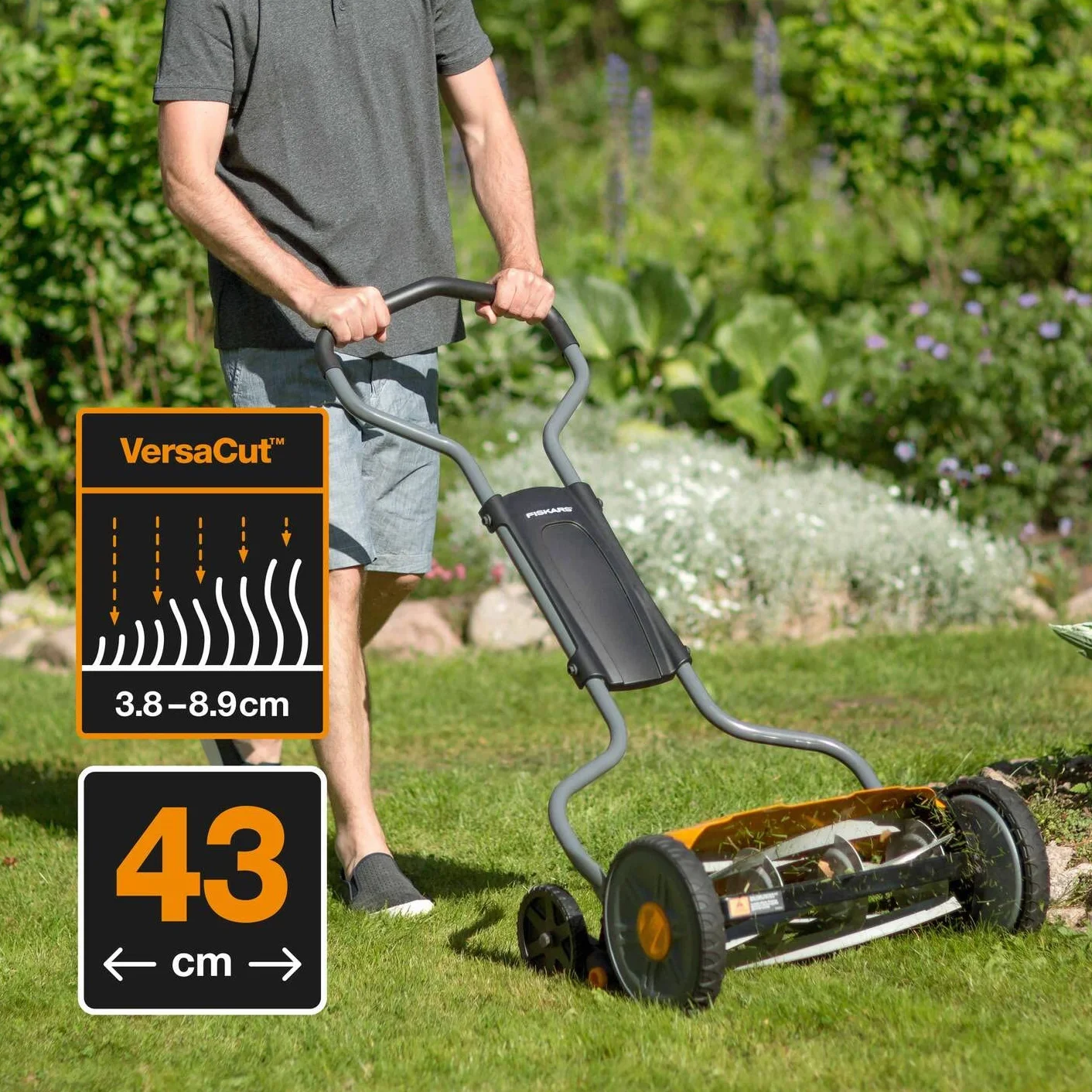 Fiskars Kosiarka bębnowa, Do trawy z bezkontaktowym systemem tnącym, Szerokość koszenia: 43 cm, StaySharp Plus, Czarna/ pomarańczowa/ srebrna, 1015649