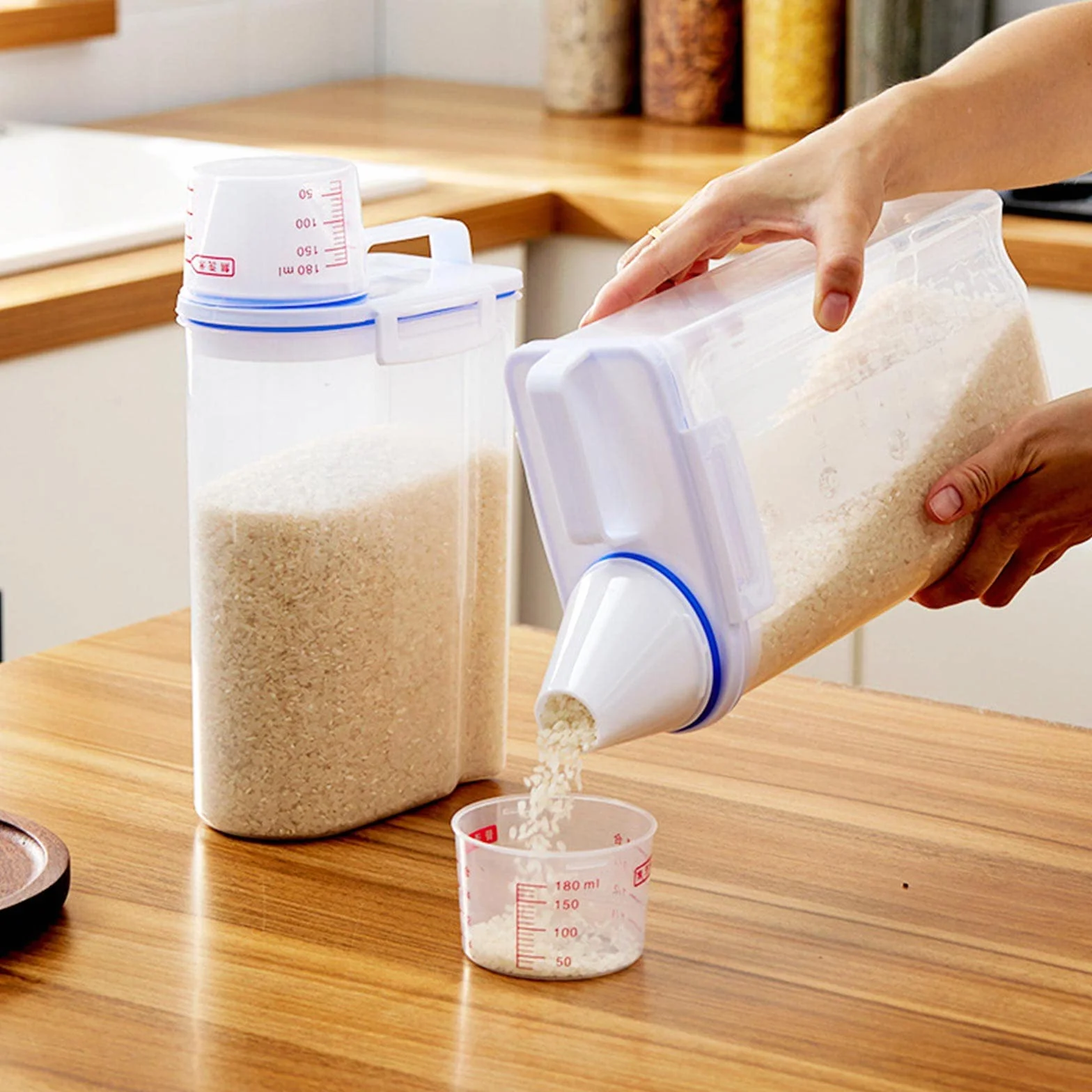 Pojemnik na żywność z miarką 2,7 l do 4,2 kg na karmę dla psów