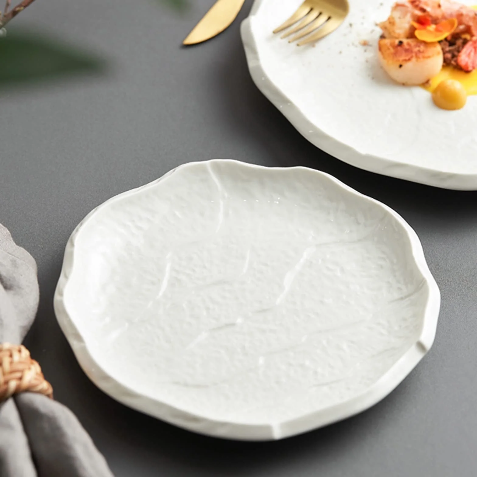 Obiadowe Talerze Chlebowe Biały talerz do jadalni Ceramiczny Nieregularny obiadowy Talerz naczyń deserowy Naczynia domowe Hotelowa kawiarnia Płaski Głęboki Talerze Kuchenne(Średni)