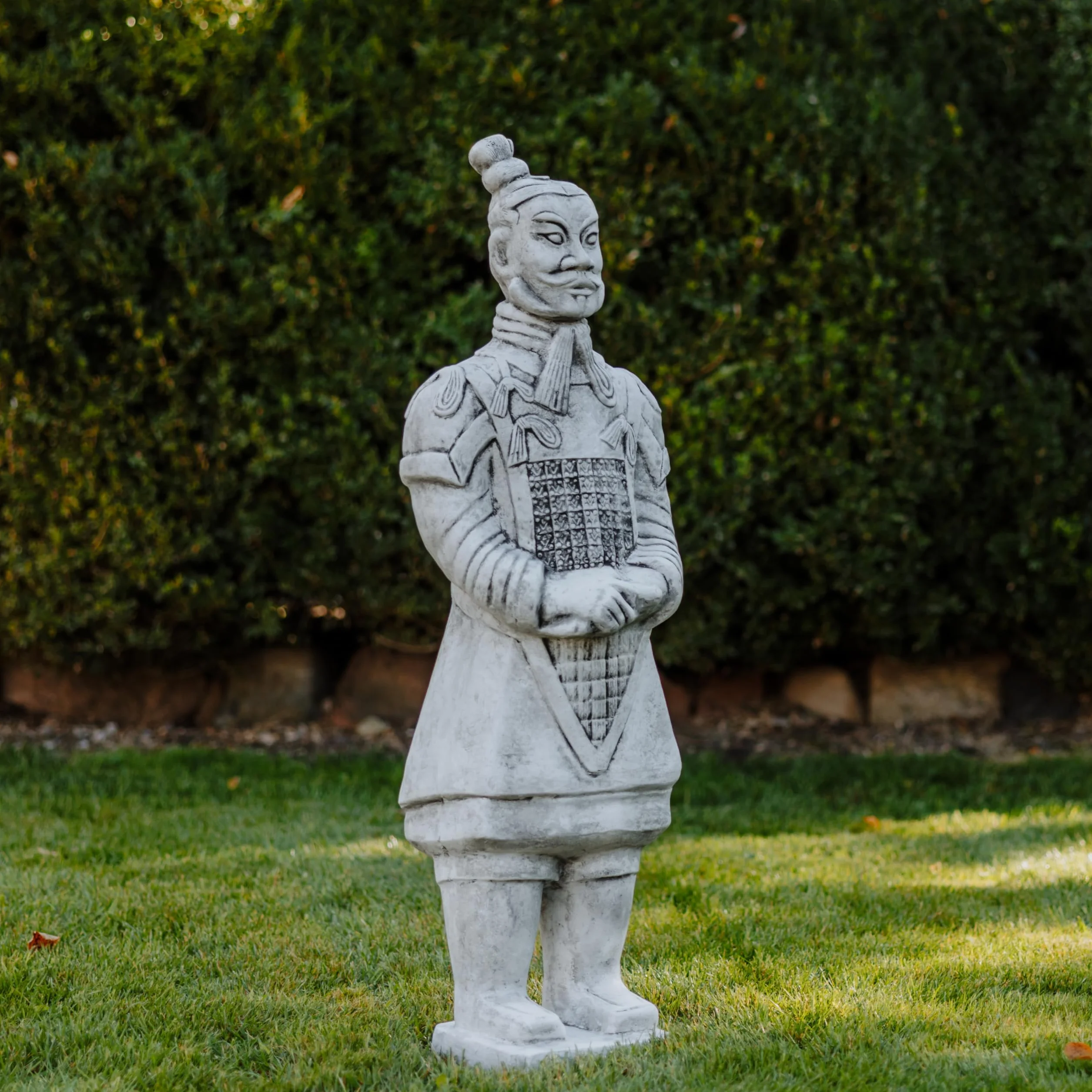 gartendekoparadies.de Statuetka chińskiego wojownika z terakoty, figurka z kamienia, wys. 107 cm, 75 kg, szara, odporna na mróz z odlewu kamiennego, do użytku na zewnątrz