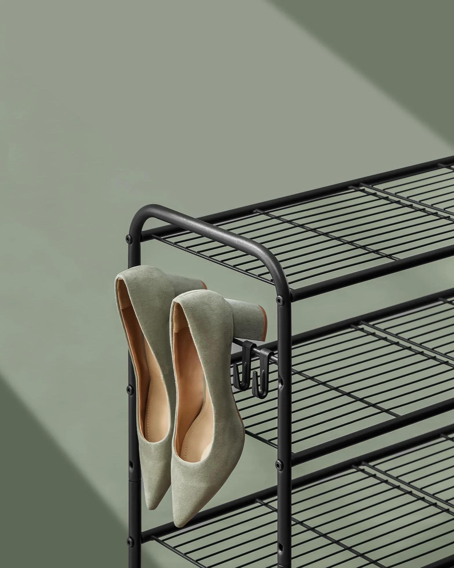 SONGMICS Półka na buty, 3-poziomowy organizer na buty, metal z 4 bocznymi haczykami, mieści 15 par, regulacja wysokości, do przedpokoju, przedpokoju, szafy, łatwy montaż, czarny atrament LMR138B01